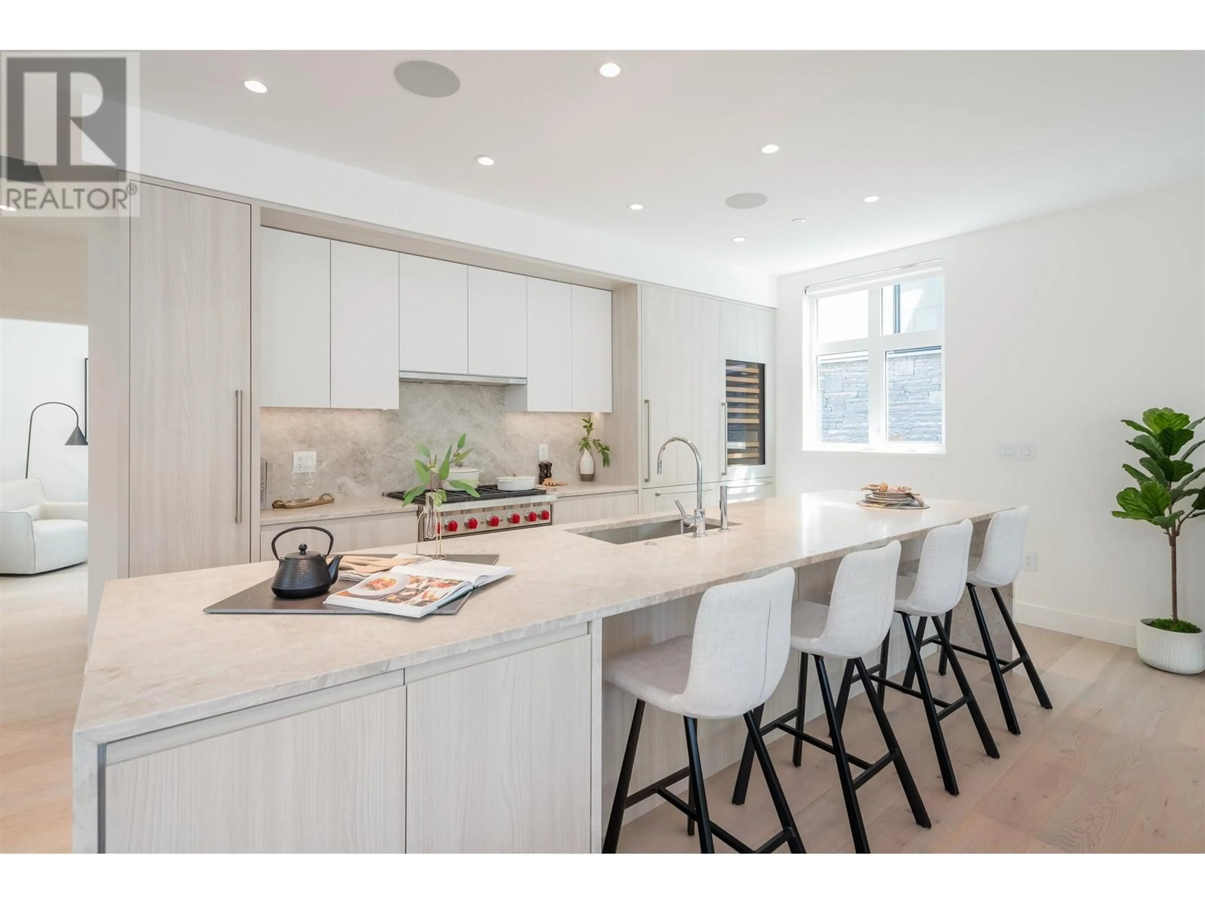 Contemporary kitchen, ceramic/tile floor for 584 ARTHUR ERICKSON PLACE, West Vancouver British Columbia V7T1J1