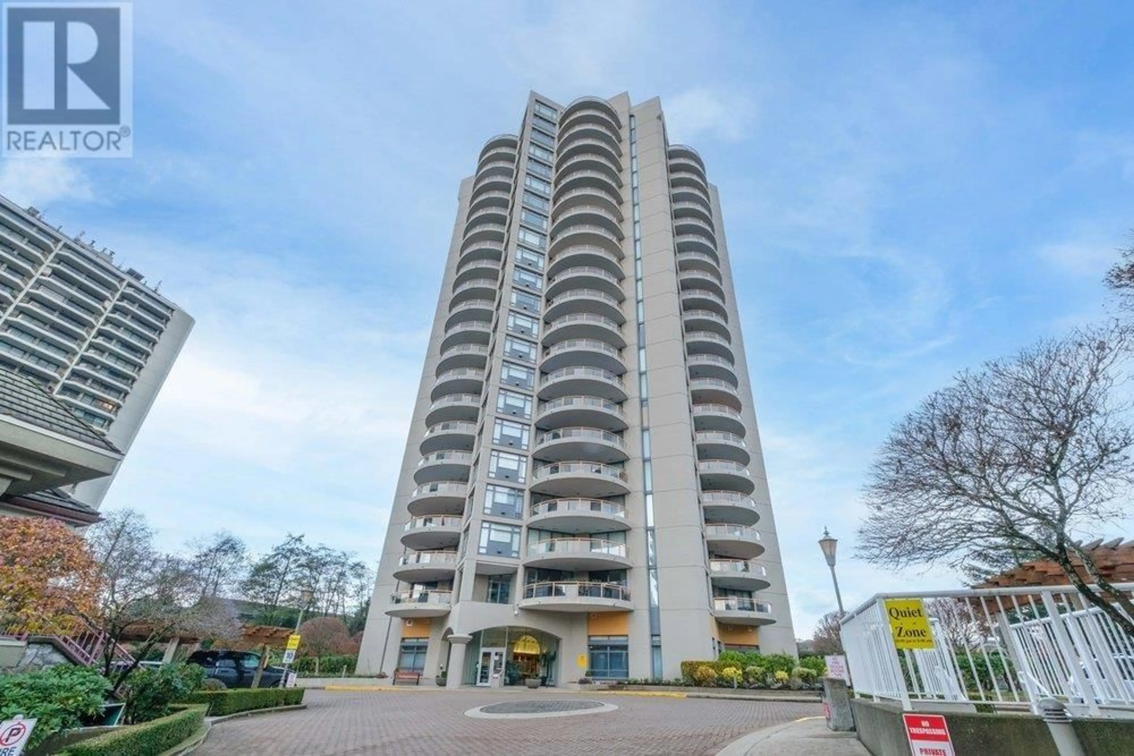 Indoor foyer for 1802 4425 HALIFAX STREET, Burnaby British Columbia V5C6P2