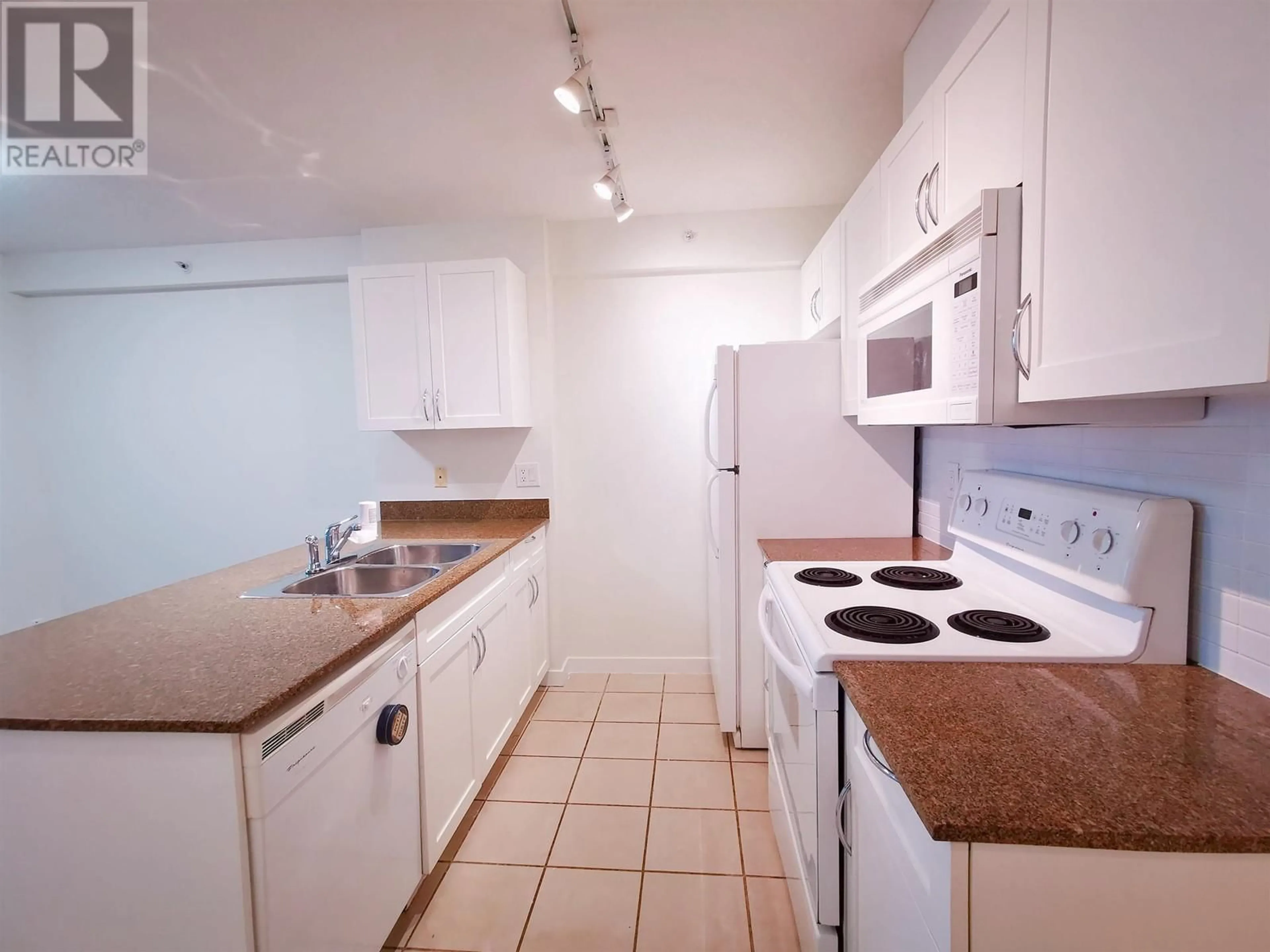 Standard kitchen, unknown for 1712 938 SMITHE STREET, Vancouver British Columbia V6Z3H8