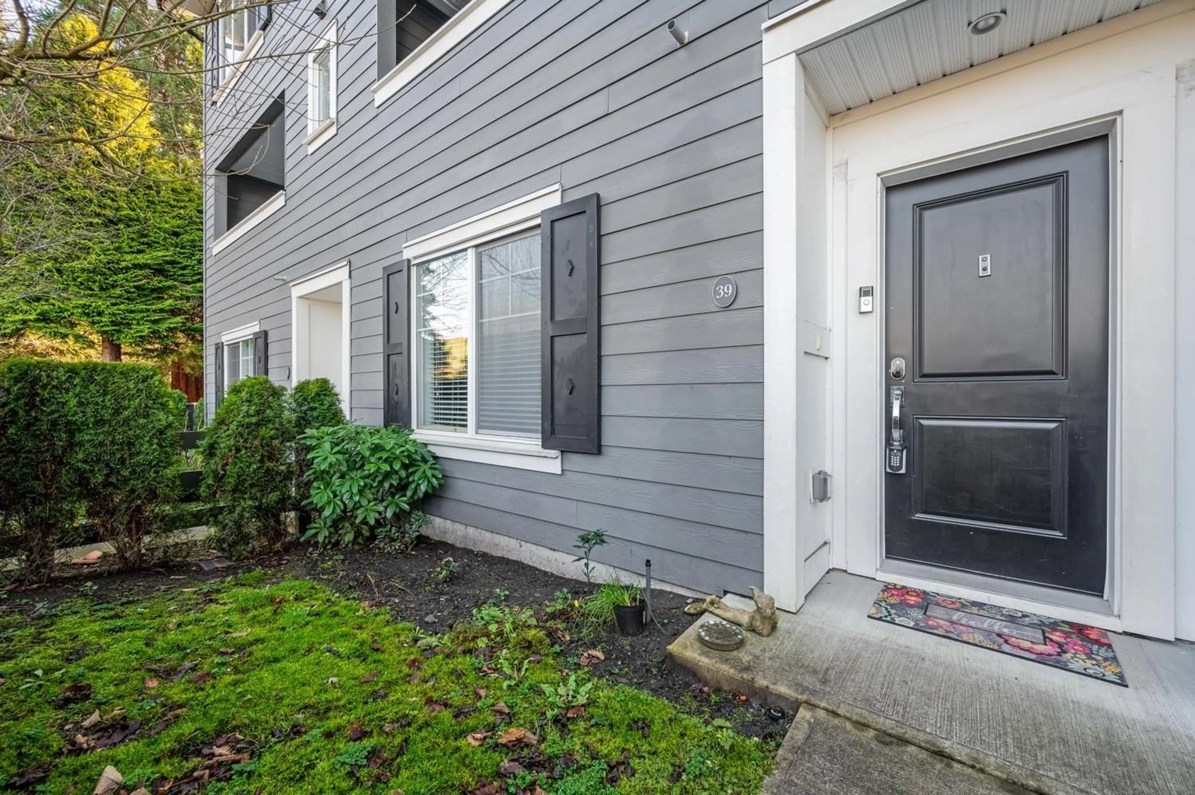 Indoor entryway for 39 16337 15TH AVENUE, Surrey British Columbia V4A0C3