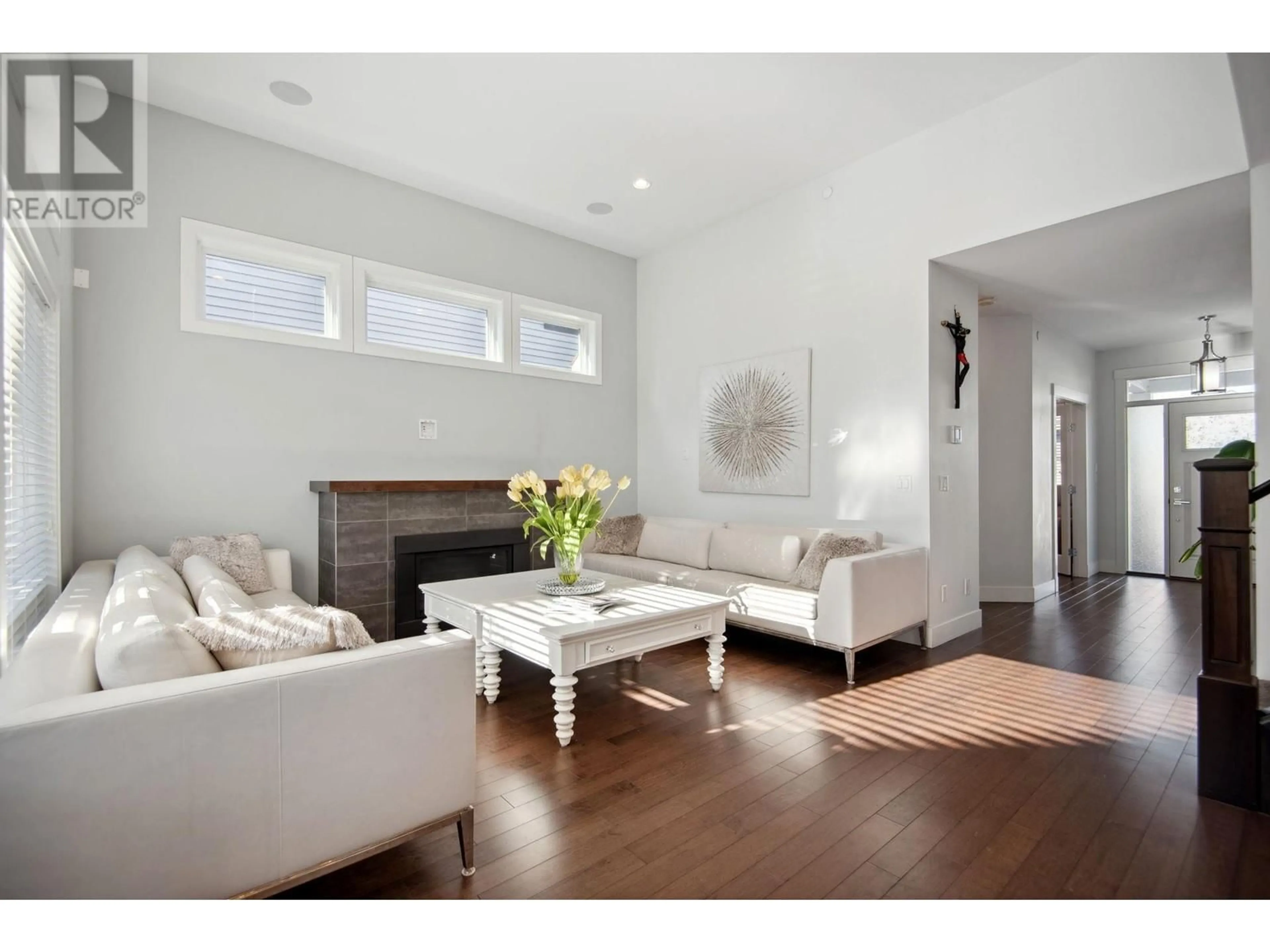 Living room with furniture, wood/laminate floor for 4682 MALLARD LANE, Tsawwassen British Columbia V4M0B4