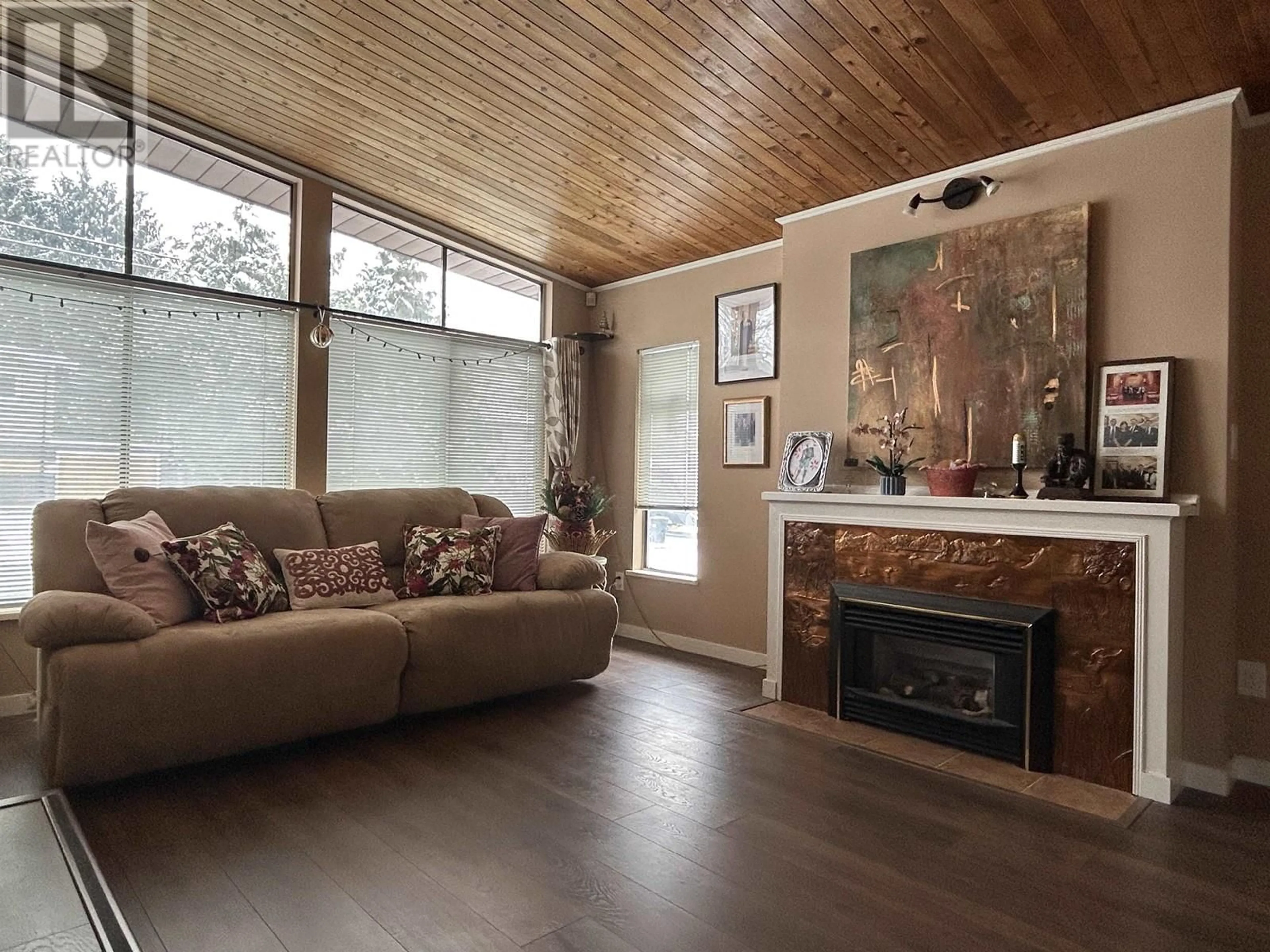 Living room with furniture, wood/laminate floor for 3525 STEVENSON STREET, Port Coquitlam British Columbia V3B4M5