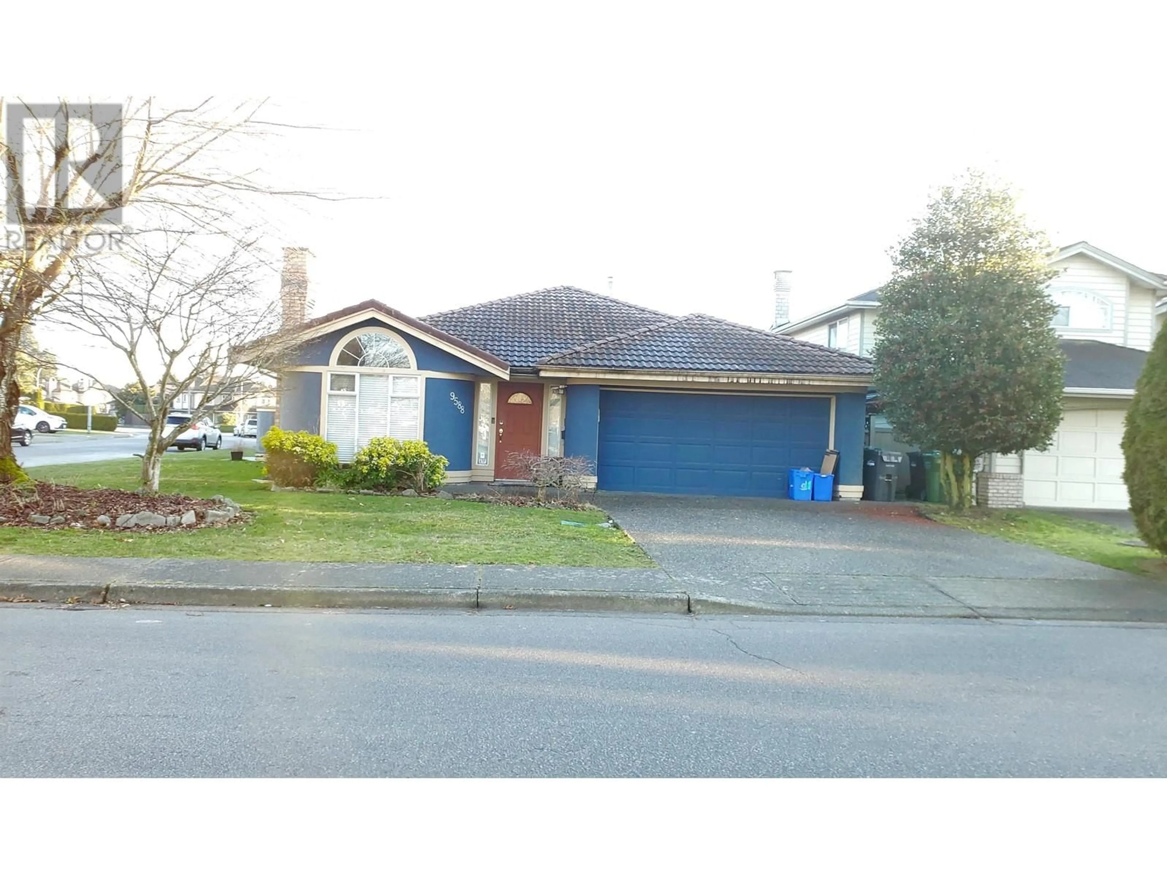 A pic from outside/outdoor area/front of a property/back of a property/a pic from drone, street for 9588 CAPSTAN WAY, Richmond British Columbia V6X3N1