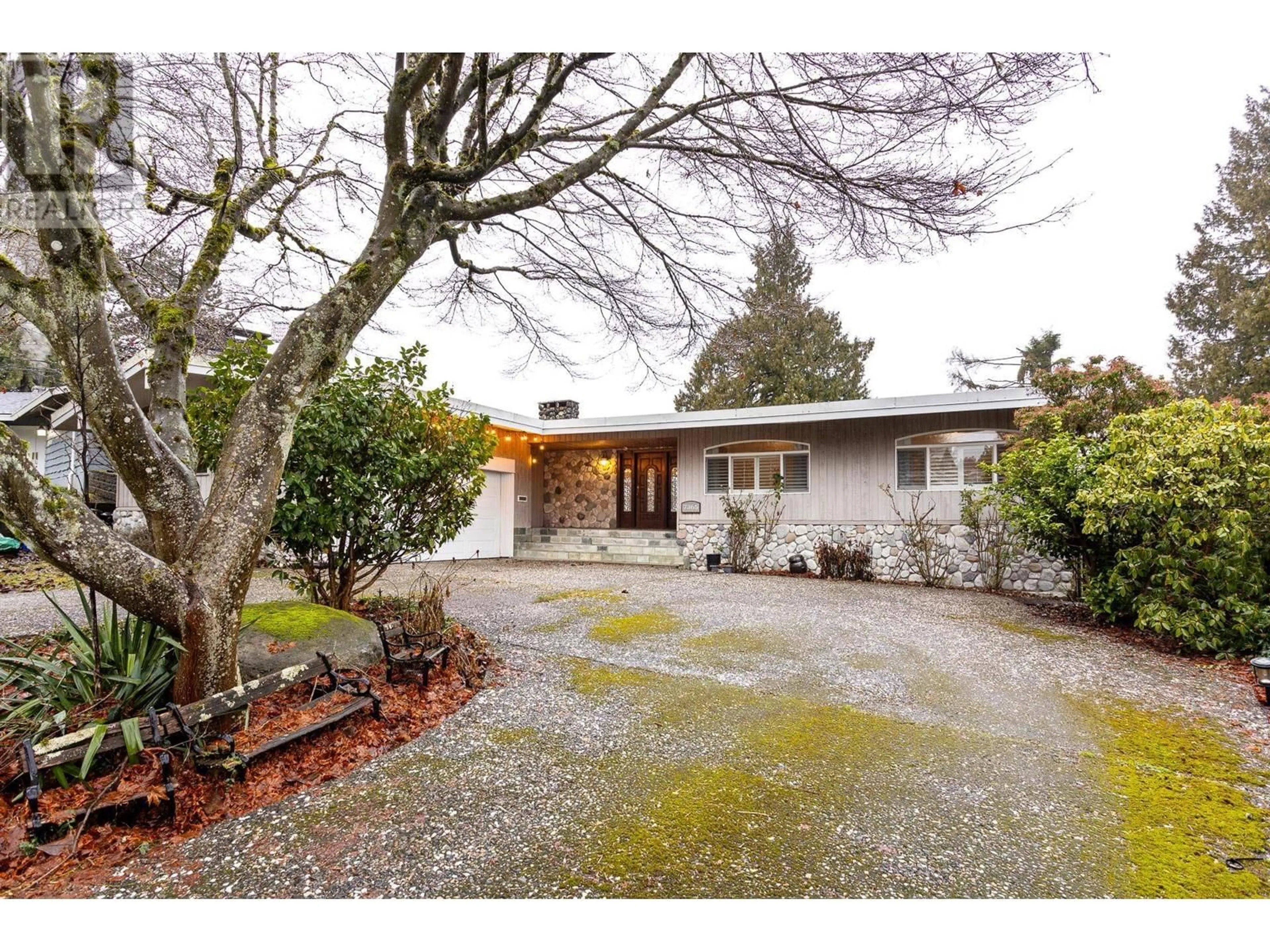 A pic from outside/outdoor area/front of a property/back of a property/a pic from drone, street for 7365 PUNNETT CLOSE, Burnaby British Columbia V5E1X1