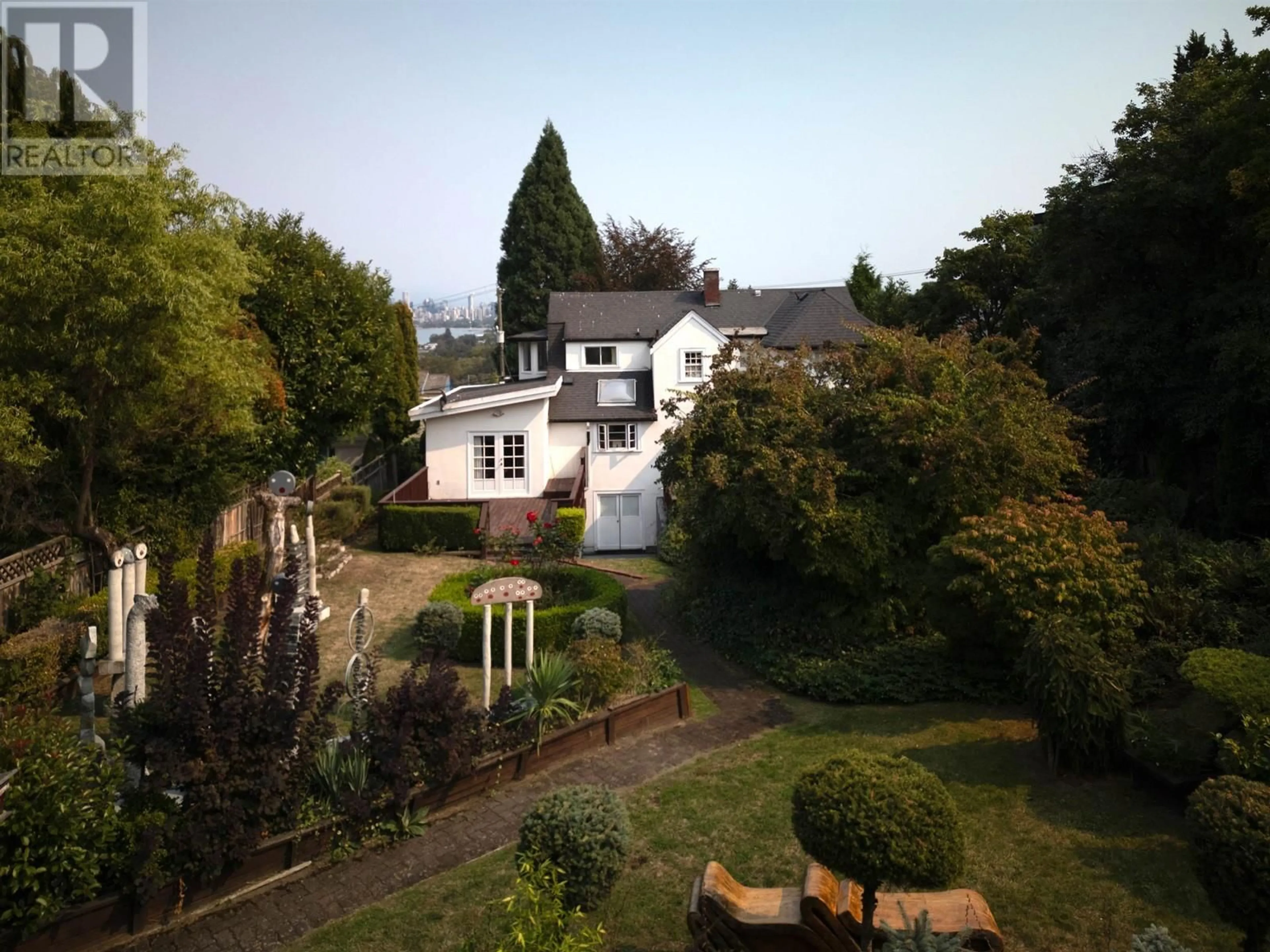 A pic from outside/outdoor area/front of a property/back of a property/a pic from drone, unknown for 1937 TOLMIE STREET, Vancouver British Columbia V6R4C1