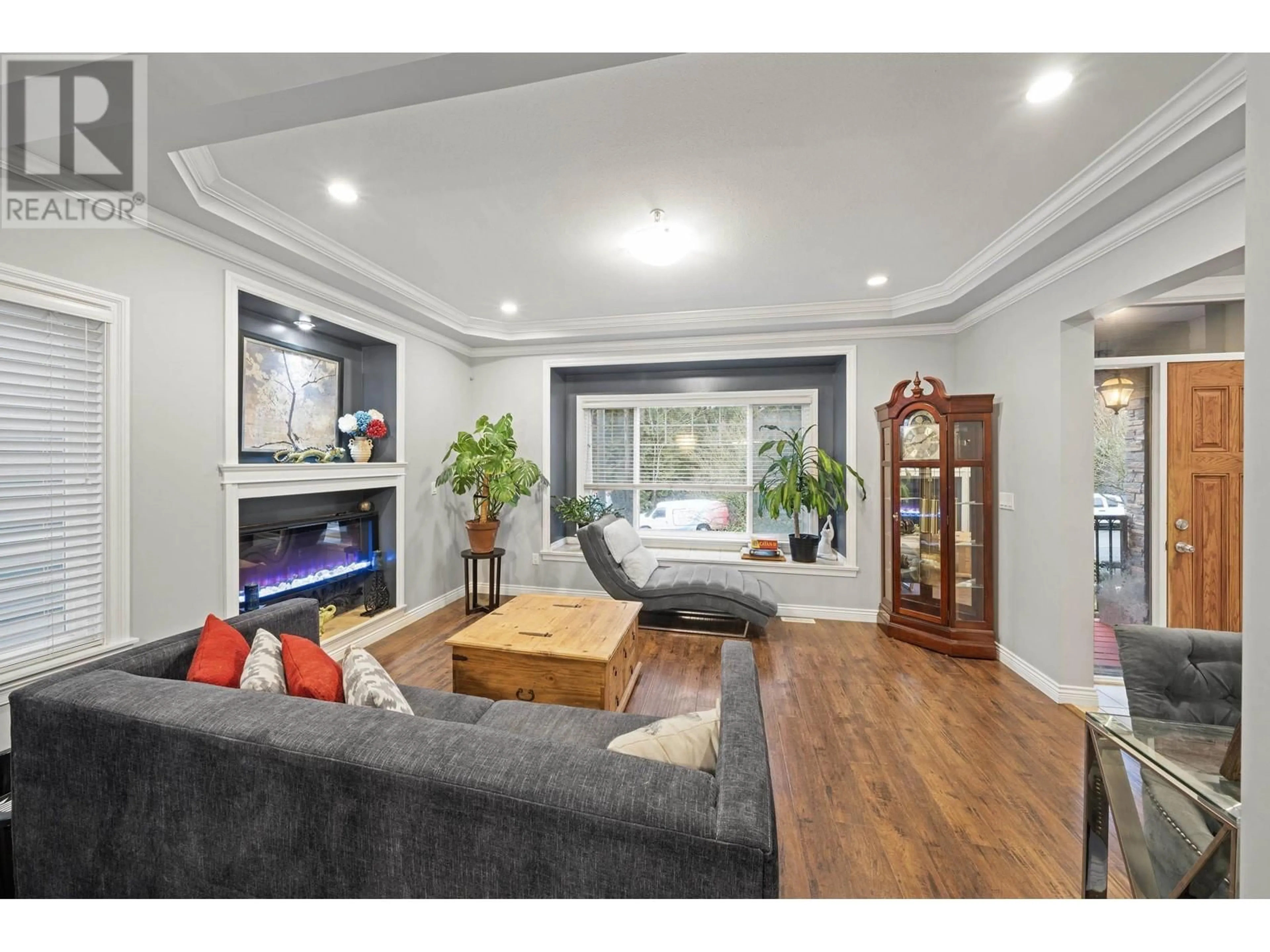 Living room with furniture, wood/laminate floor for 10356 JACKSON ROAD, Maple Ridge British Columbia V2W0A9