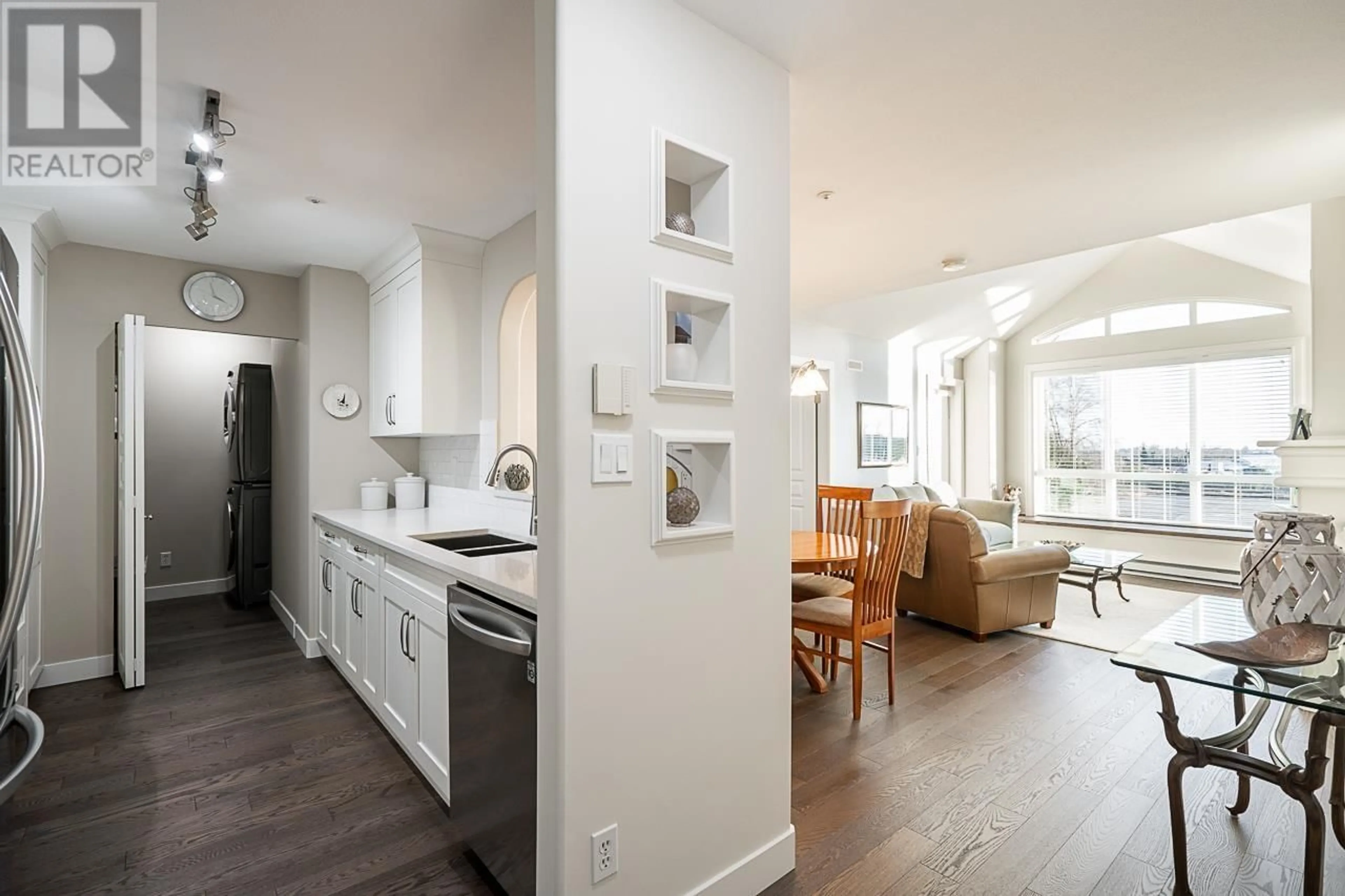 Open concept kitchen, unknown for 412 12639 NO 2 ROAD, Richmond British Columbia V7E6N6