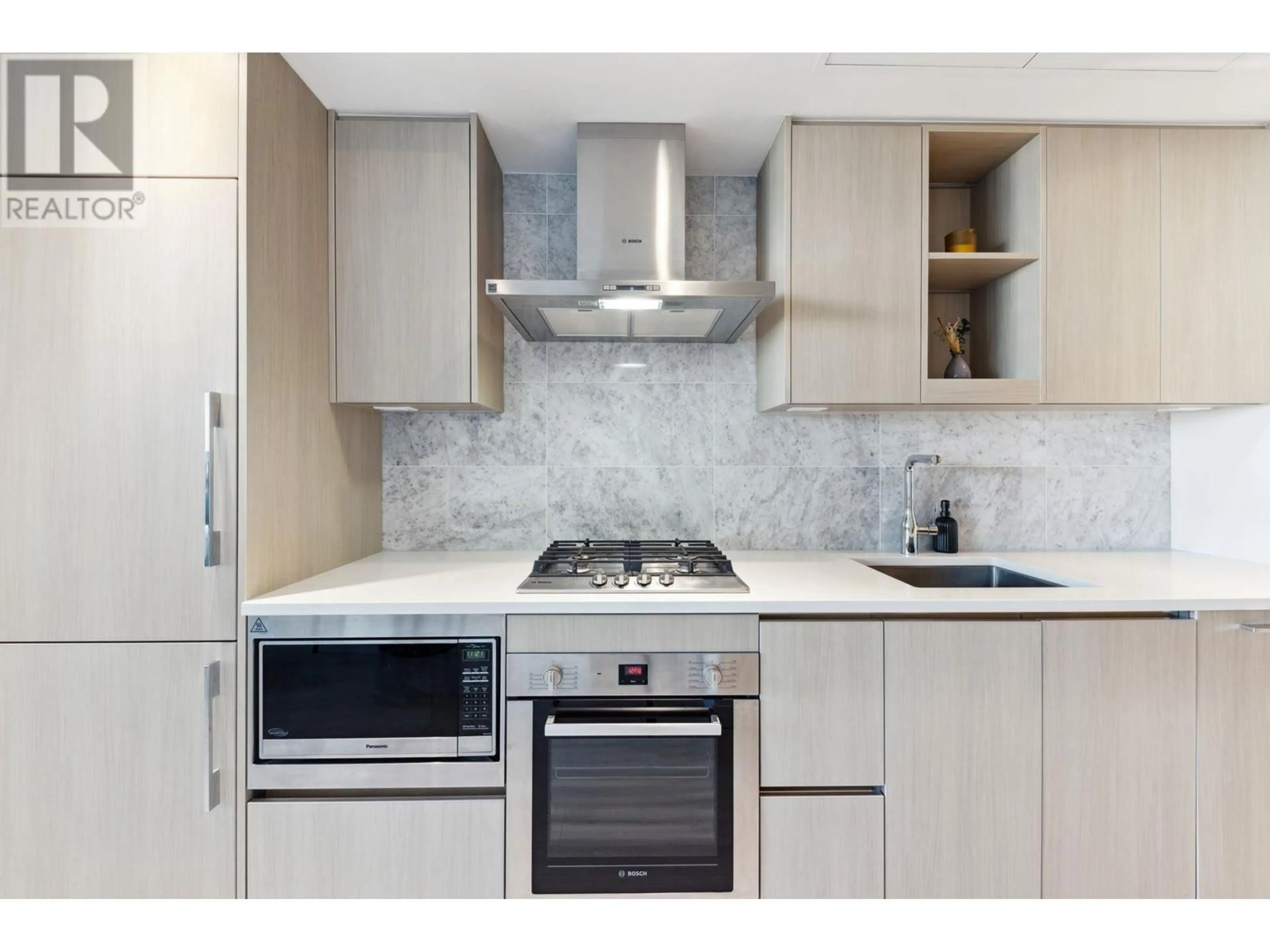 Standard kitchen, unknown for 405 4720 LOUGHEED HIGHWAY, Burnaby British Columbia V5C0M8