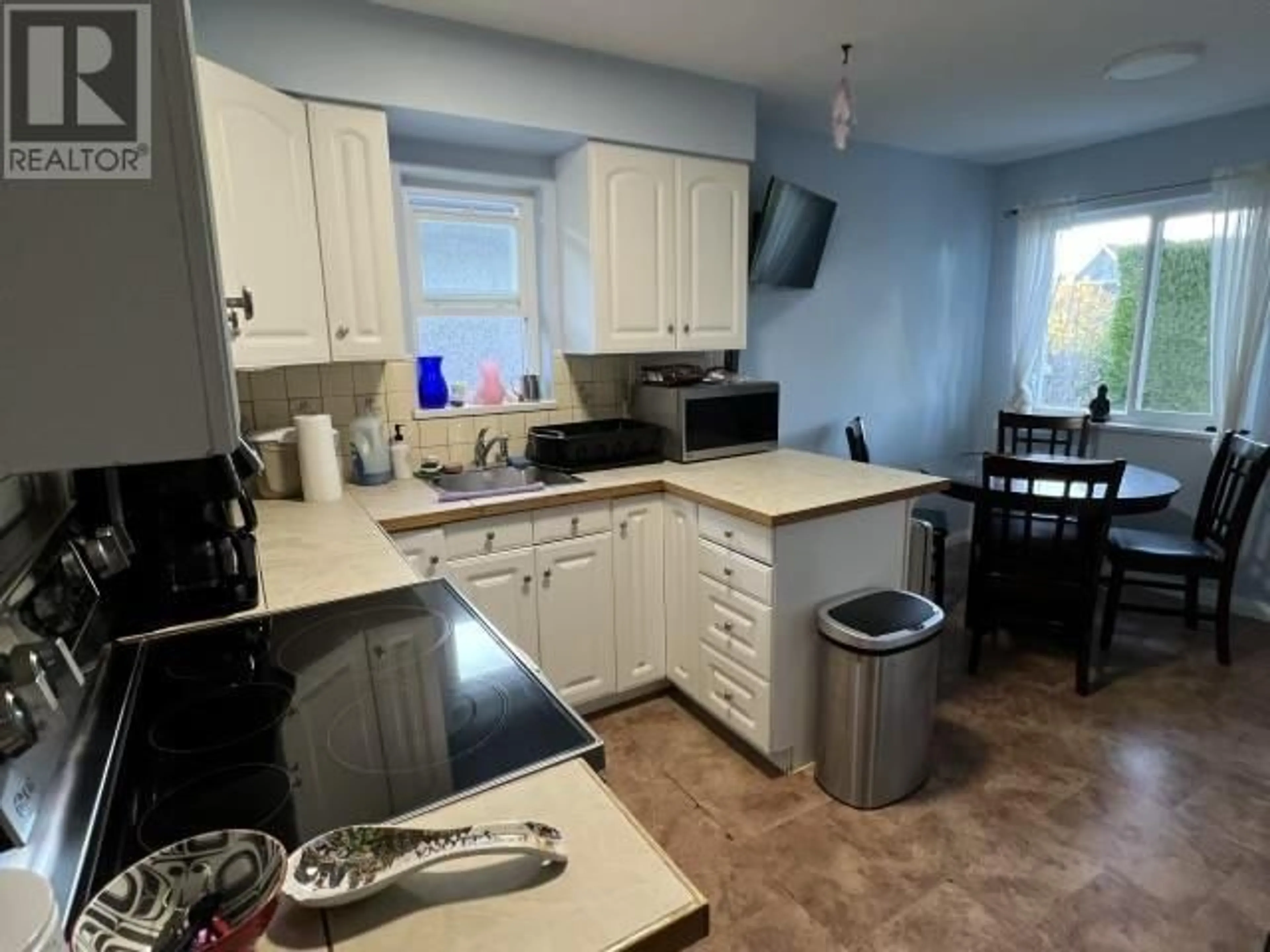 Standard kitchen, unknown for 447 E 30TH AVENUE, Vancouver British Columbia V5V2V5