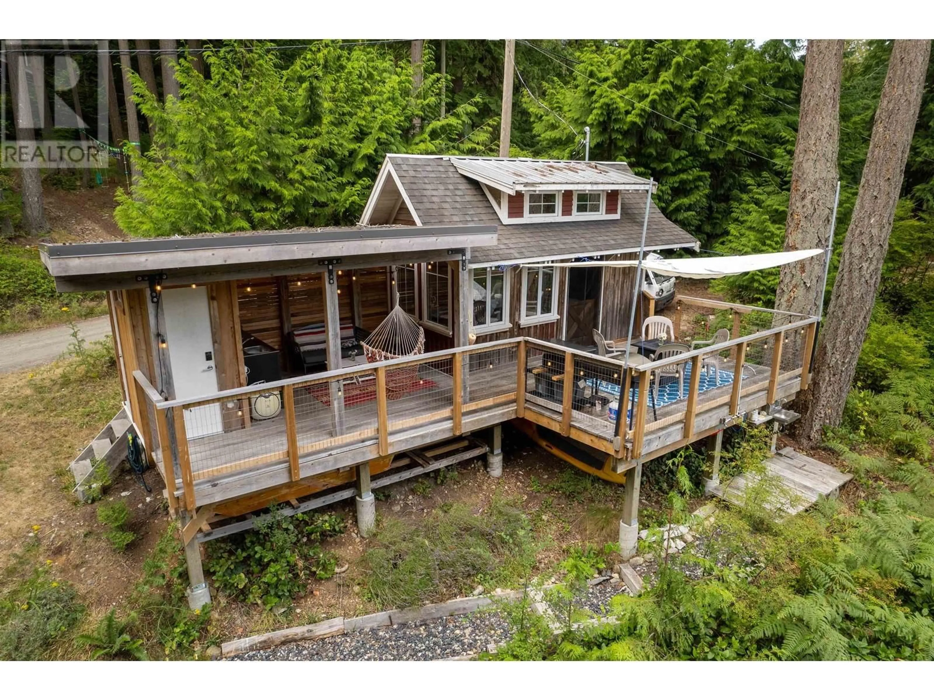 A pic from outside/outdoor area/front of a property/back of a property/a pic from drone, water/lake/river/ocean view for 283 GORDON ROAD, Keats Island British Columbia V0N1V0