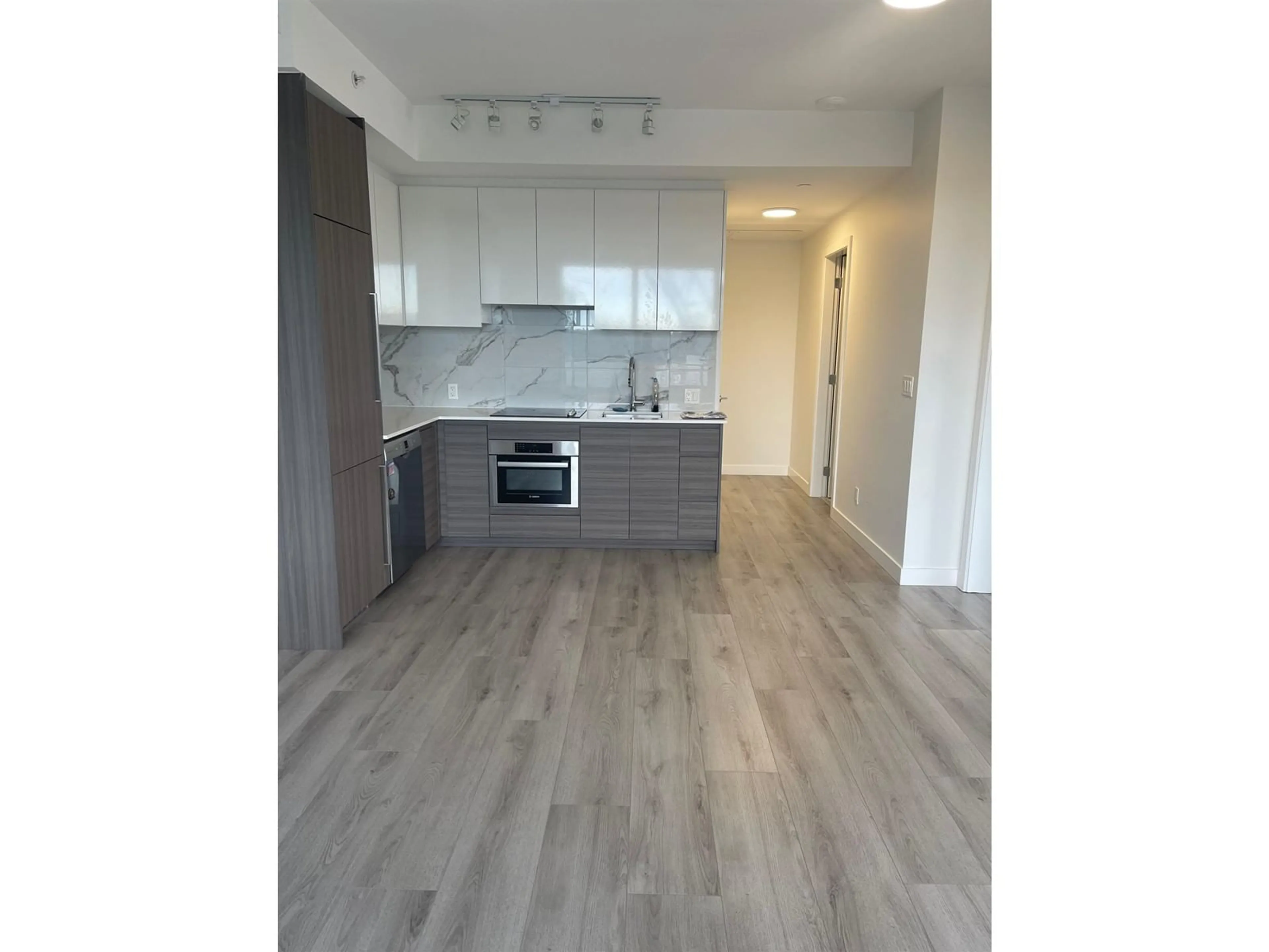 Unknown for 1112 - 10626 CITY, Surrey British Columbia V3T0S3