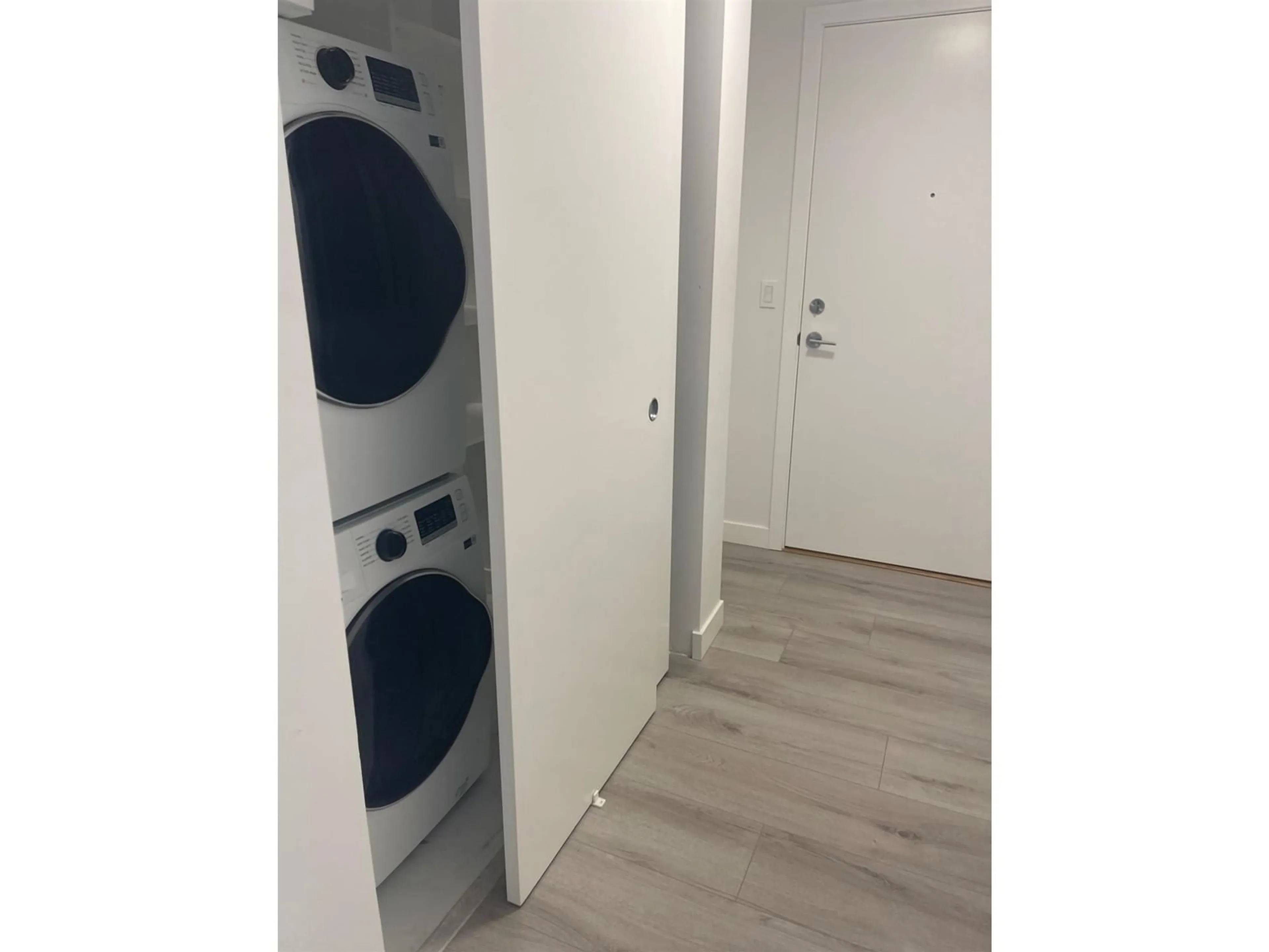 Laundry room for 1112 - 10626 CITY, Surrey British Columbia V3T0S3