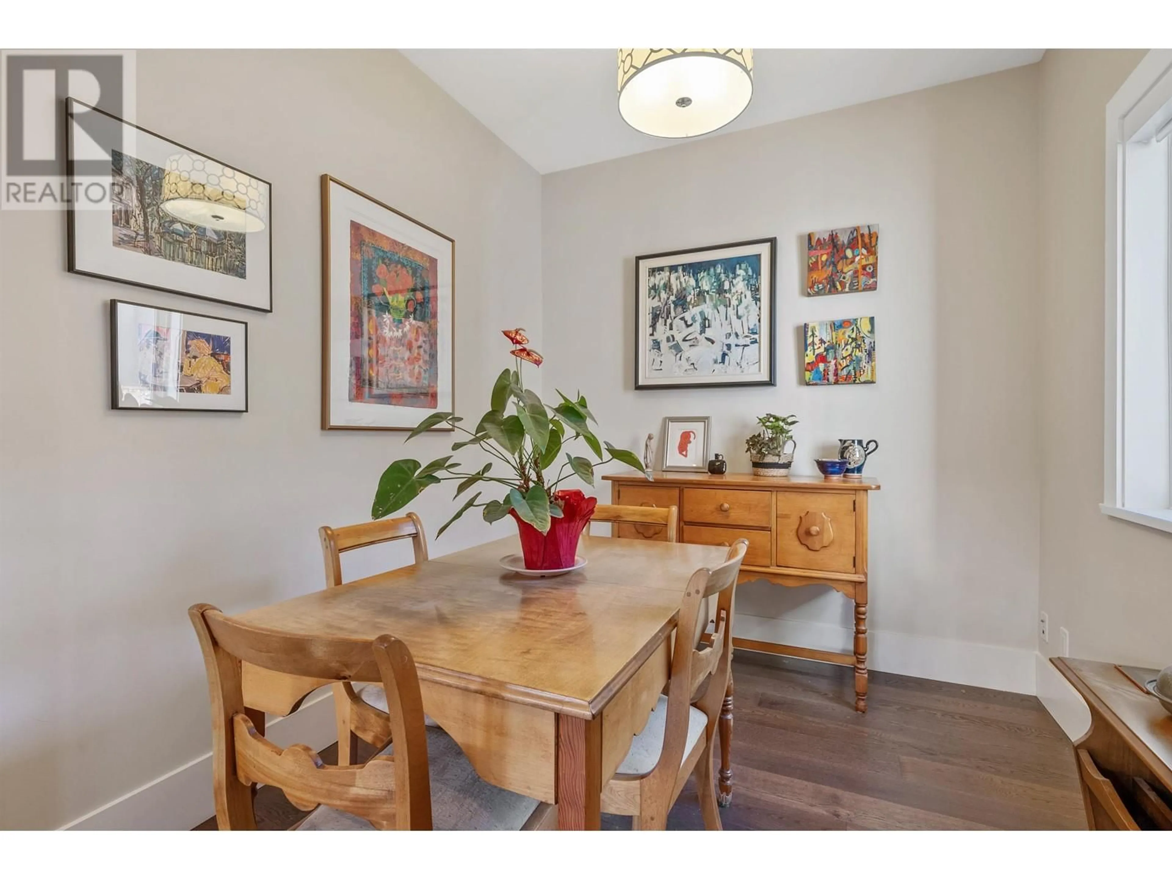 Dining room, wood/laminate floor for 2 330 W 14TH STREET, North Vancouver British Columbia V7M1P6