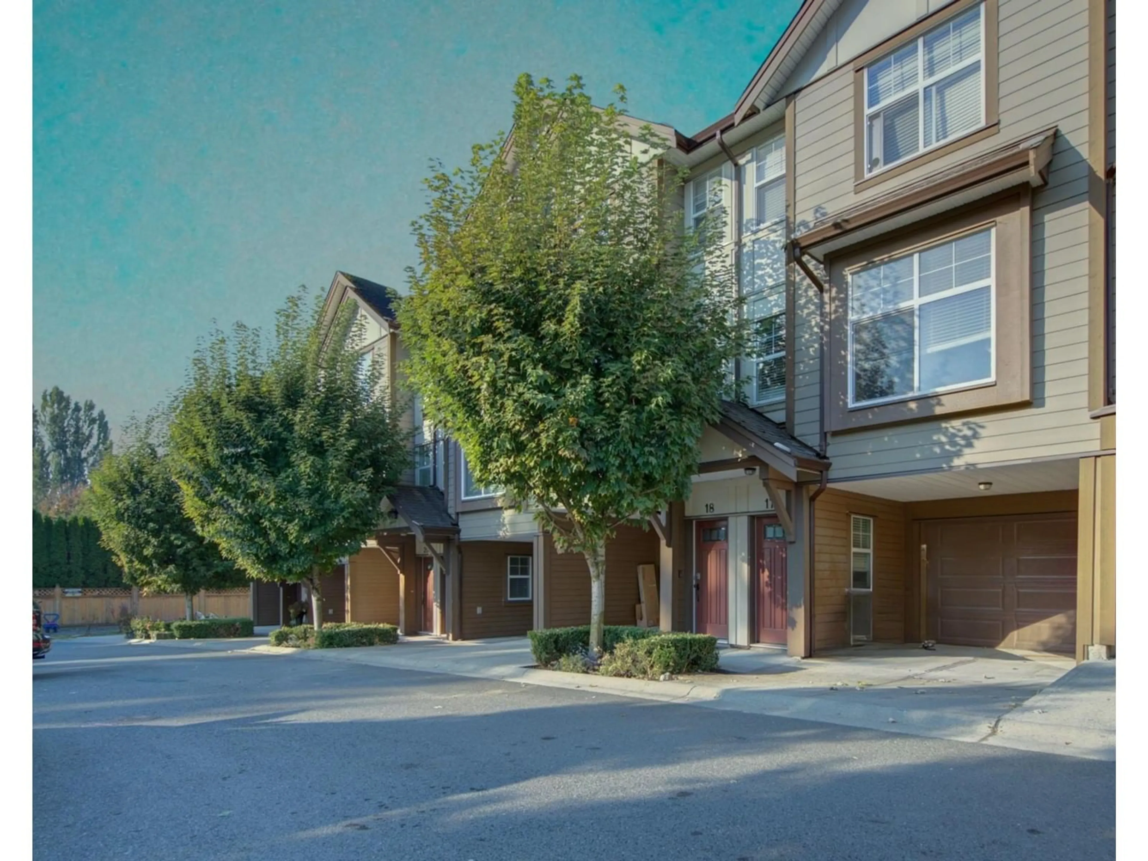 A pic from outside/outdoor area/front of a property/back of a property/a pic from drone, street for 18 33860 MARSHALL ROAD, Abbotsford British Columbia V2S0E8