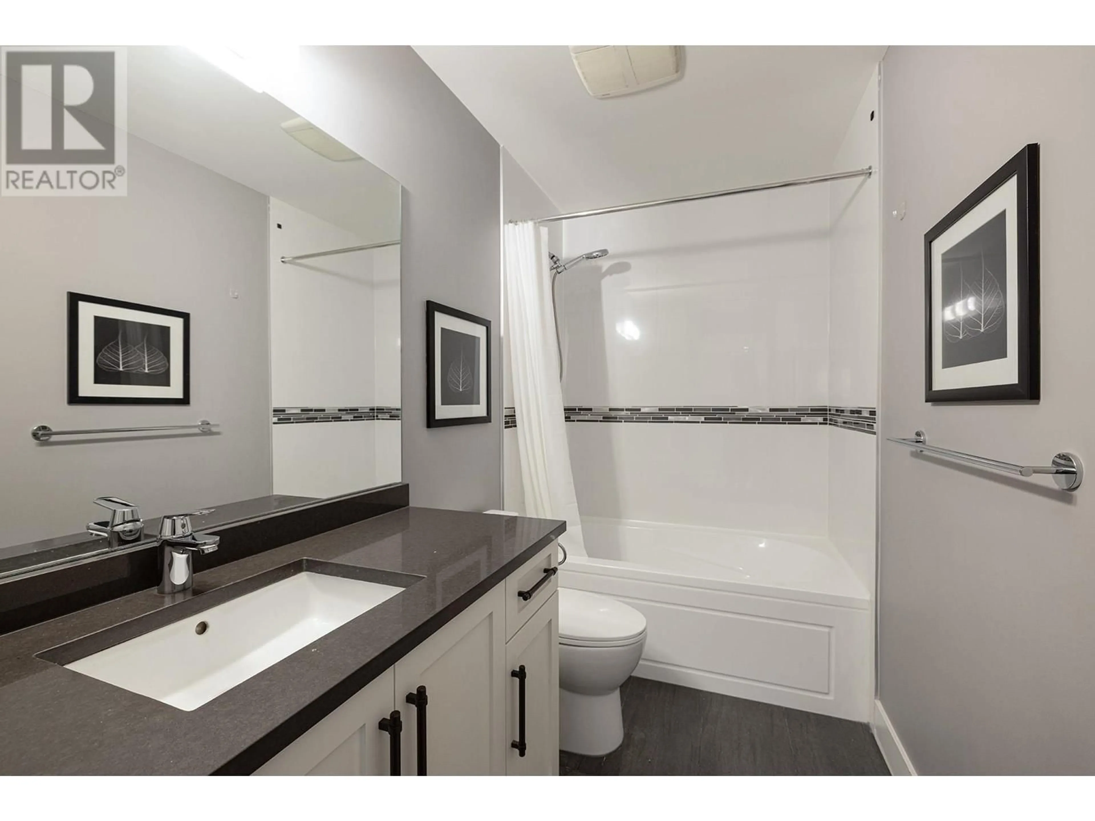 Standard bathroom, ceramic/tile floor for 1432 ARGYLE STREET, Coquitlam British Columbia V3E0L3