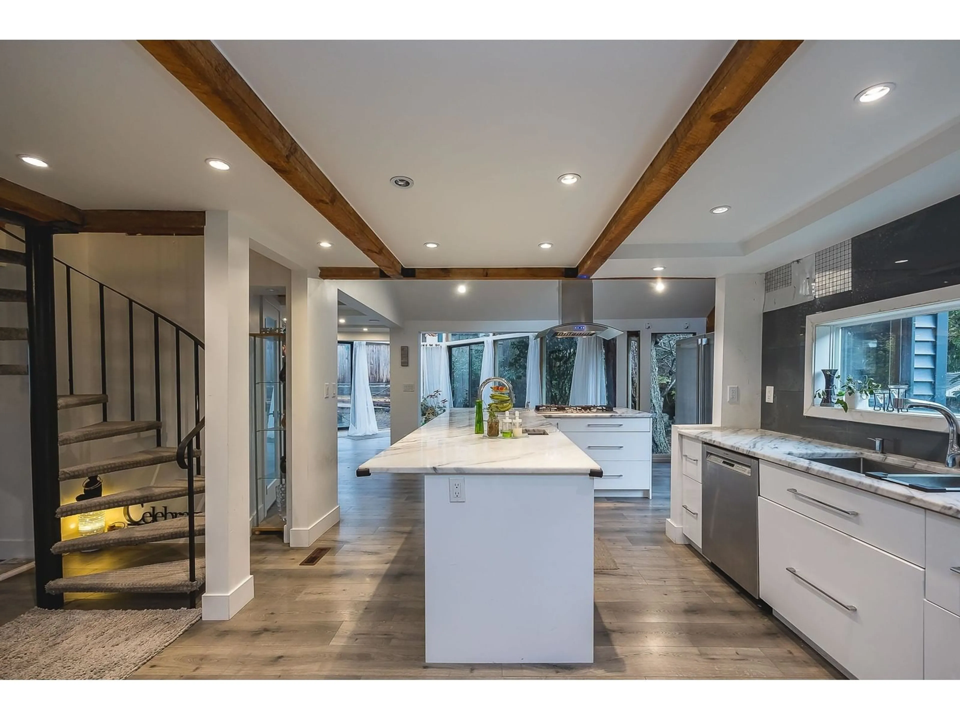 Open concept kitchen, ceramic/tile floor for 5730 132A STREET, Surrey British Columbia V3X2T3