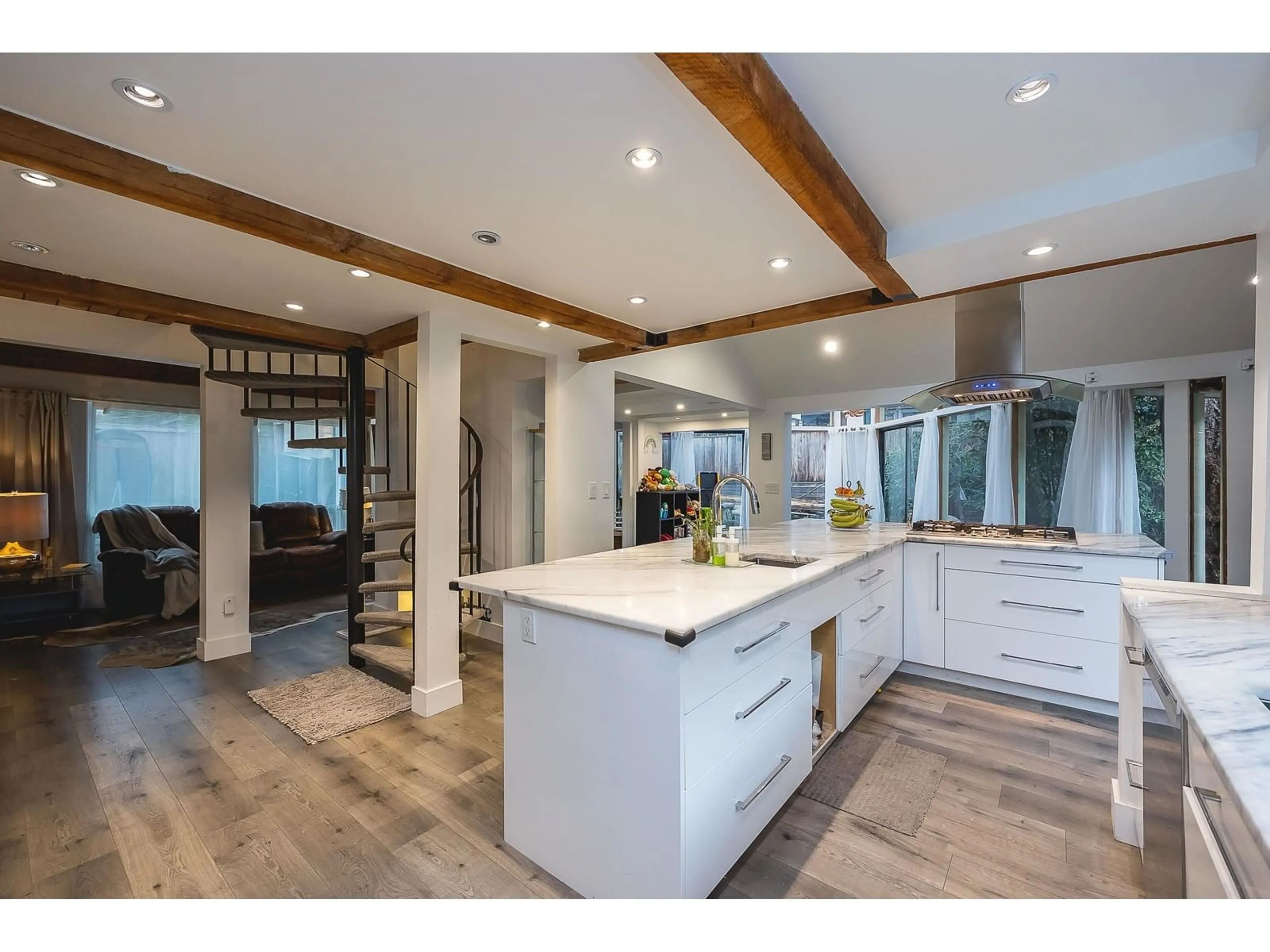 Open concept kitchen, ceramic/tile floor for 5730 132A STREET, Surrey British Columbia V3X2T3
