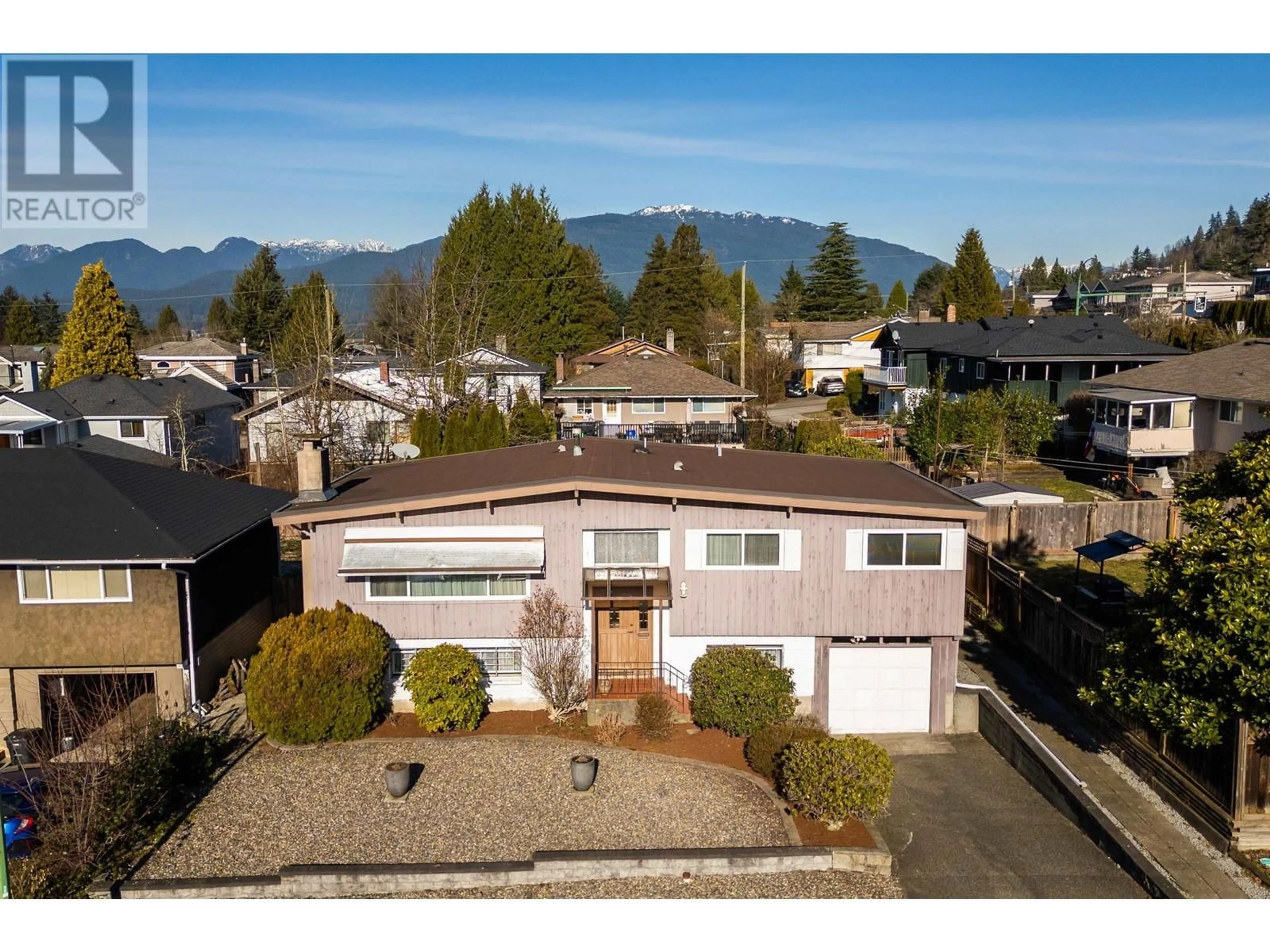 A pic from outside/outdoor area/front of a property/back of a property/a pic from drone, mountain view for 805 EVERETT CRESCENT, Burnaby British Columbia V5A2N3