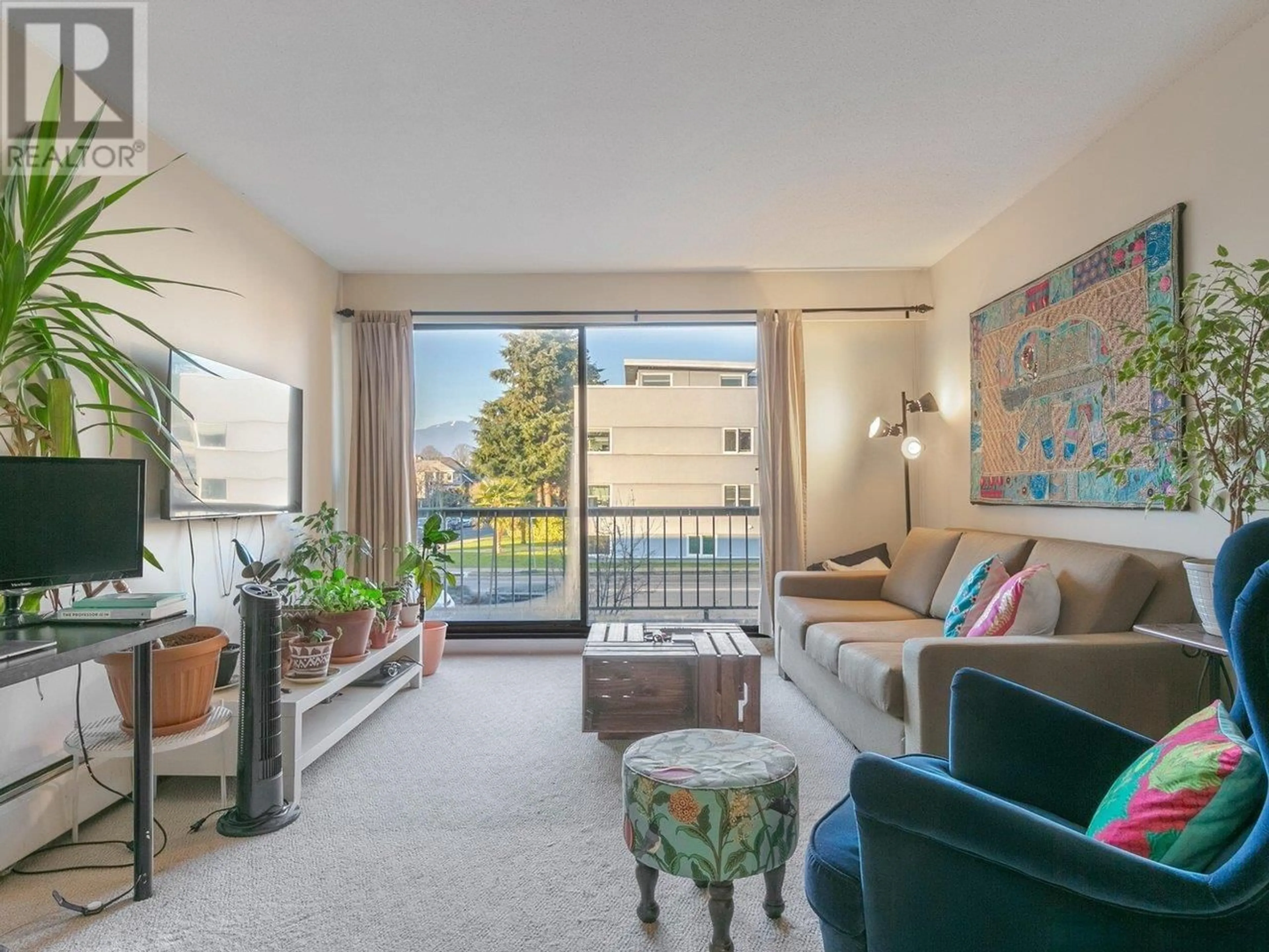 Living room with furniture, unknown for 202 - 2040 CORNWALL AVENUE, Vancouver British Columbia V6J1E1