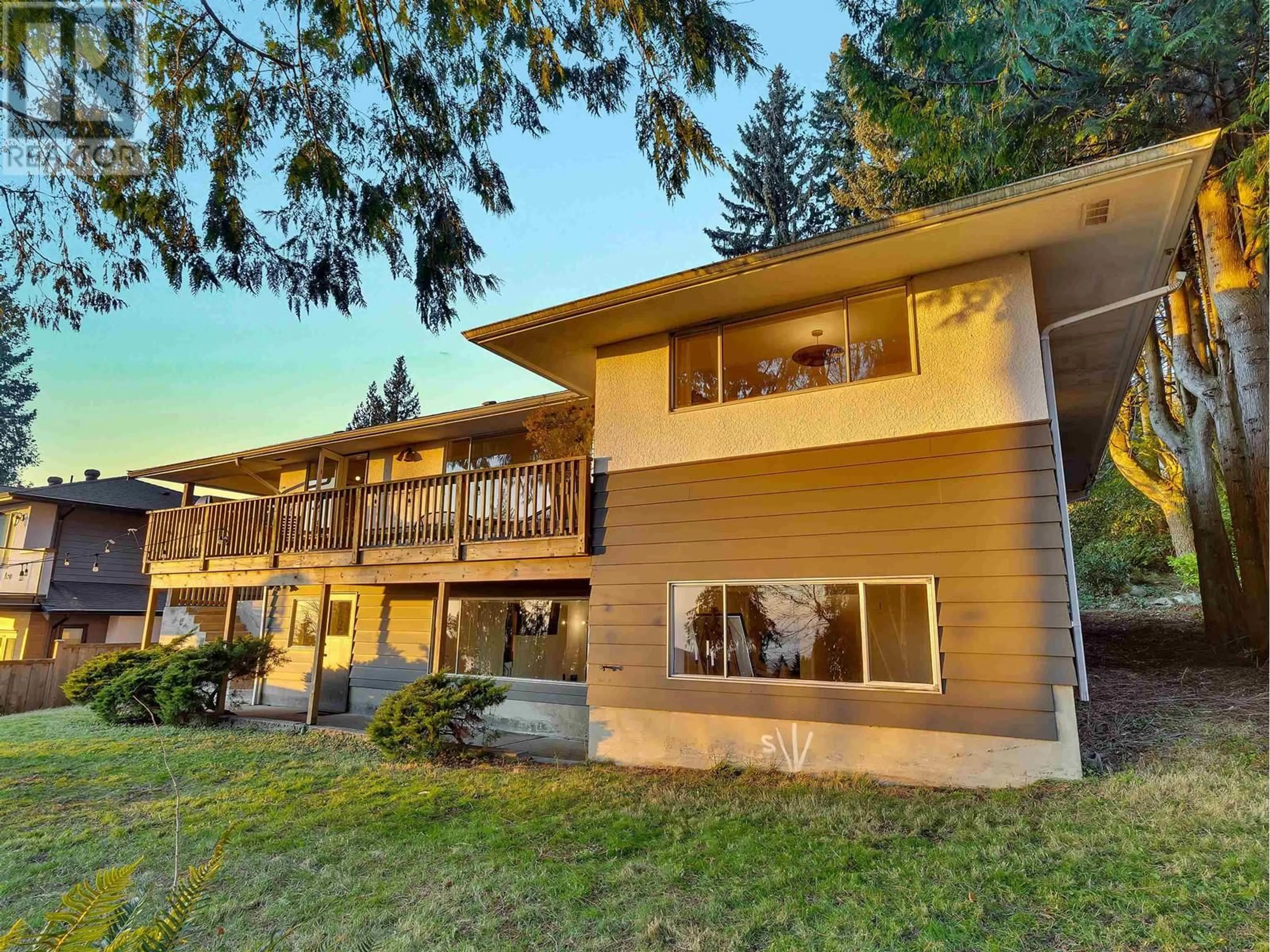 Home with vinyl exterior material, mountain view for 239 TAMARACK ROAD, North Vancouver British Columbia V7N1S3