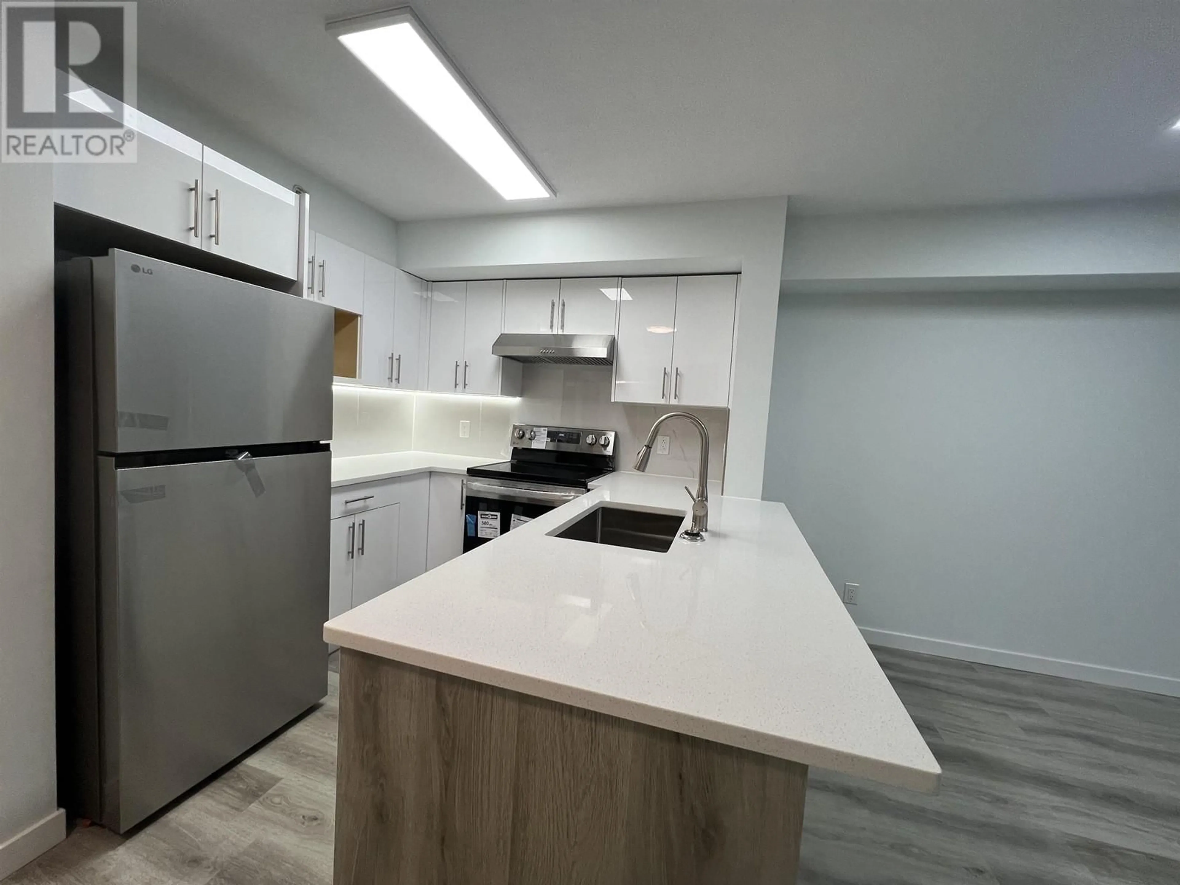 Standard kitchen, unknown for 904 6119 COONEY ROAD, Richmond British Columbia V6Y4B7