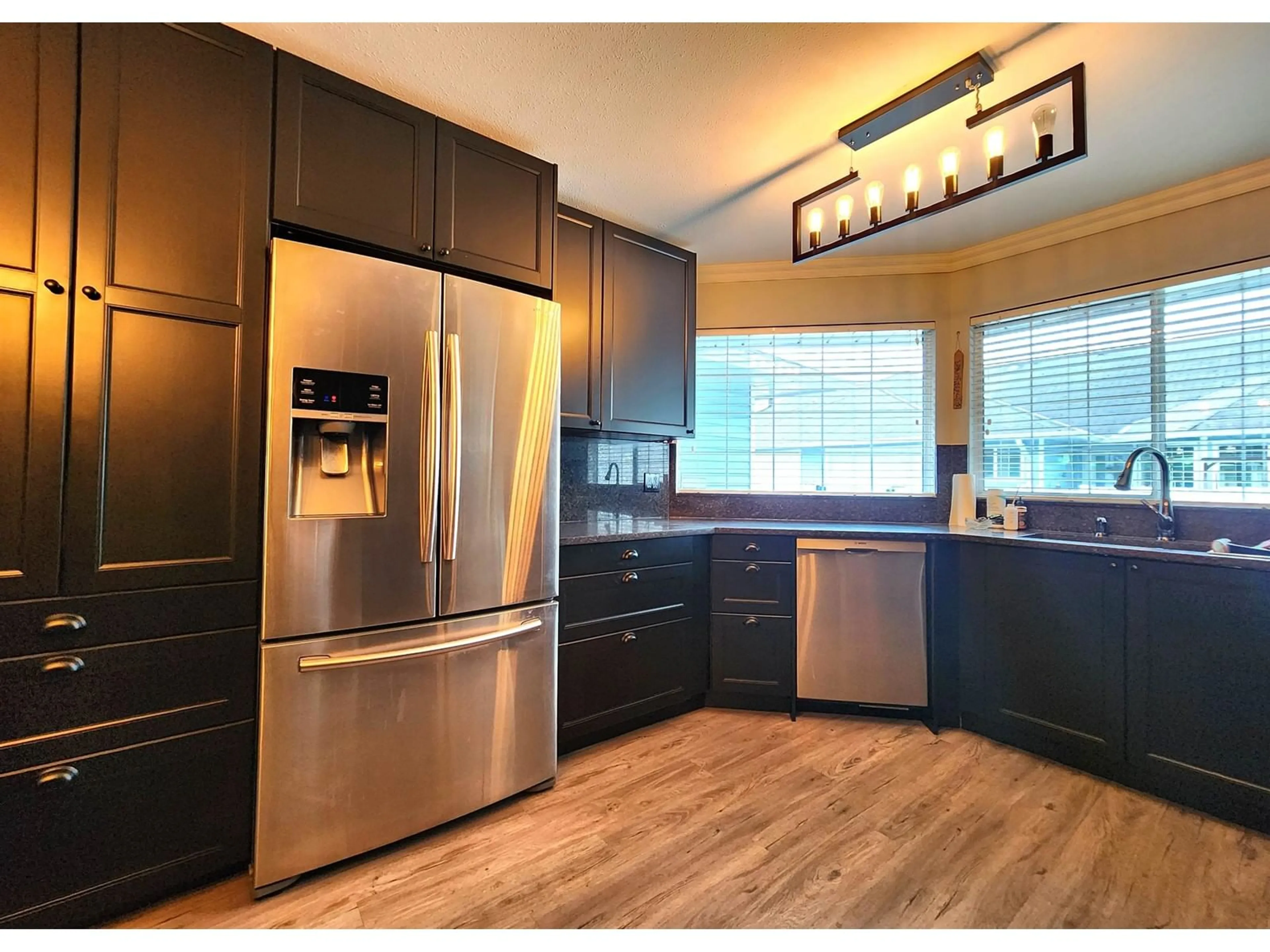 Open concept kitchen, wood/laminate floor for 36 1450 MCCALLUM ROAD, Abbotsford British Columbia V2S8A3