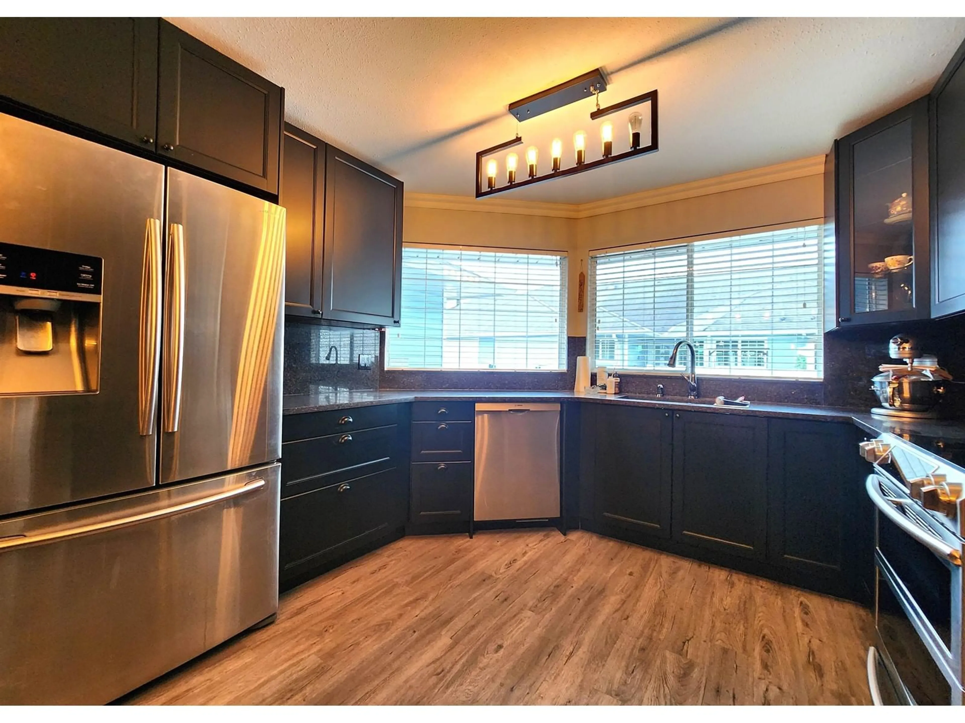 Open concept kitchen, wood/laminate floor for 36 1450 MCCALLUM ROAD, Abbotsford British Columbia V2S8A3