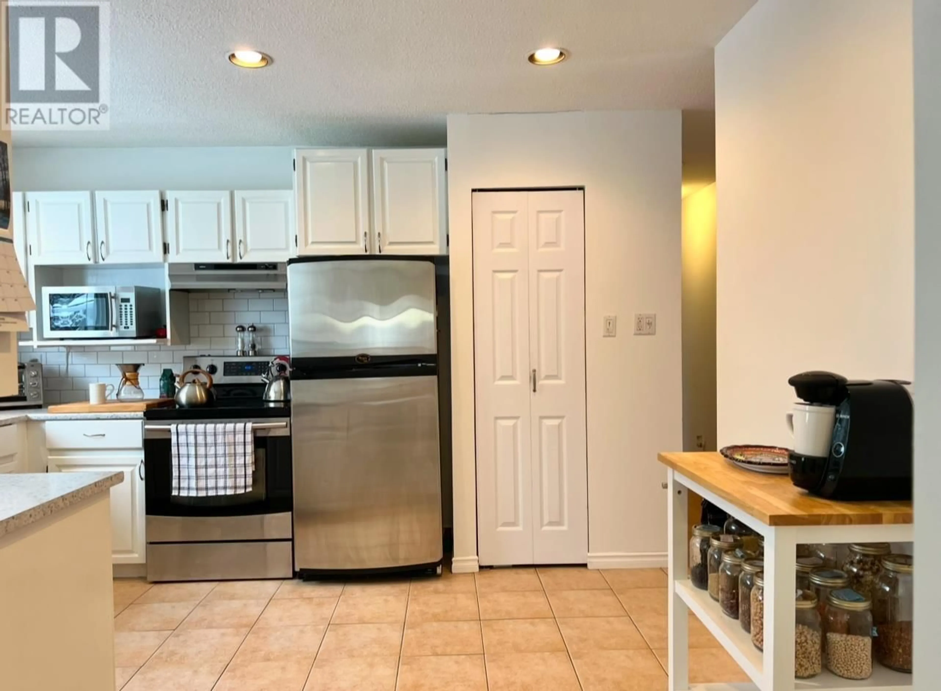 Standard kitchen, ceramic/tile floor for 93 BAKER STREET, Kitimat British Columbia V8C1A8