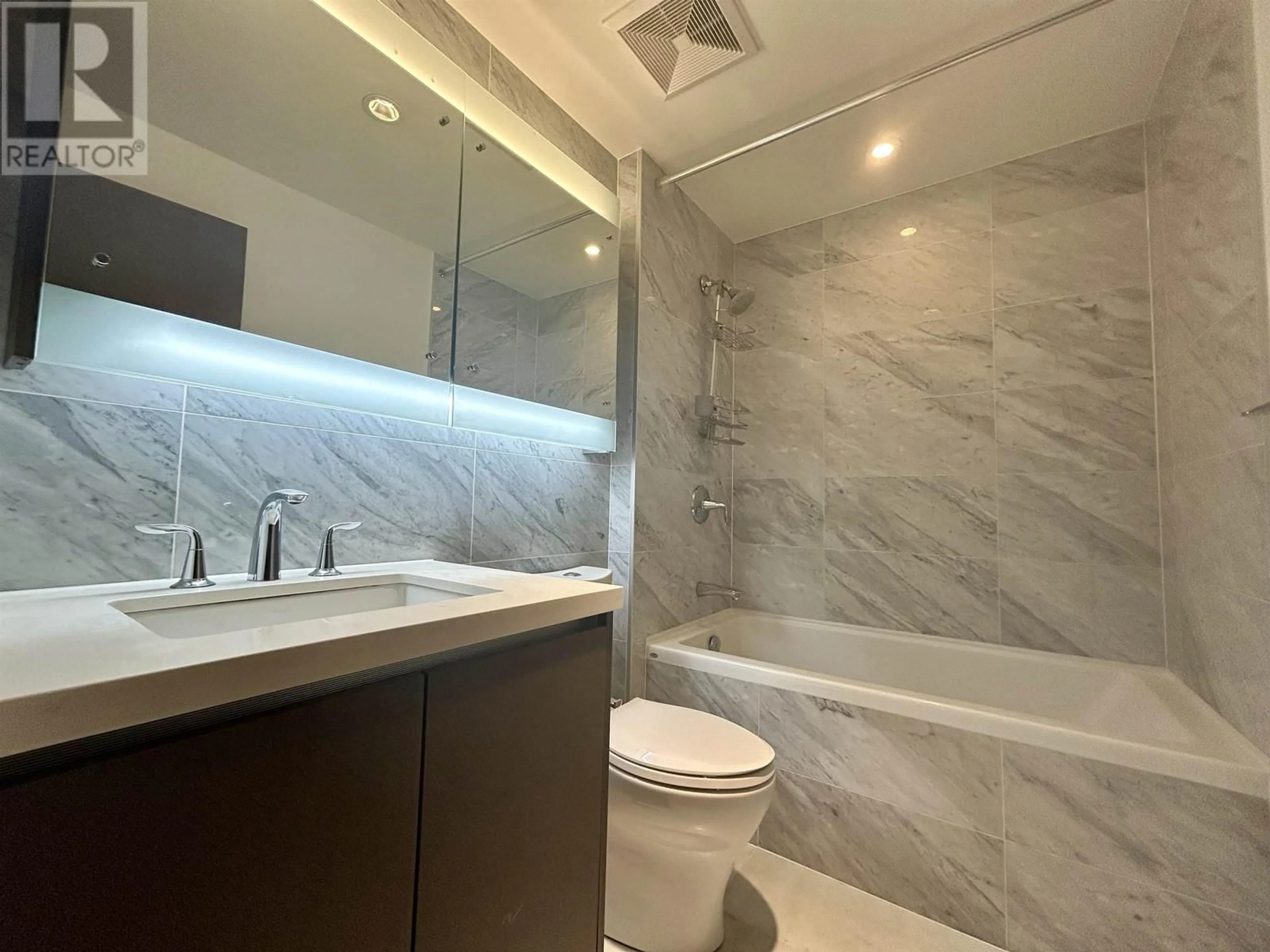 Standard bathroom, ceramic/tile floor for 2909 6538 NELSON AVENUE, Burnaby British Columbia V5H0G5