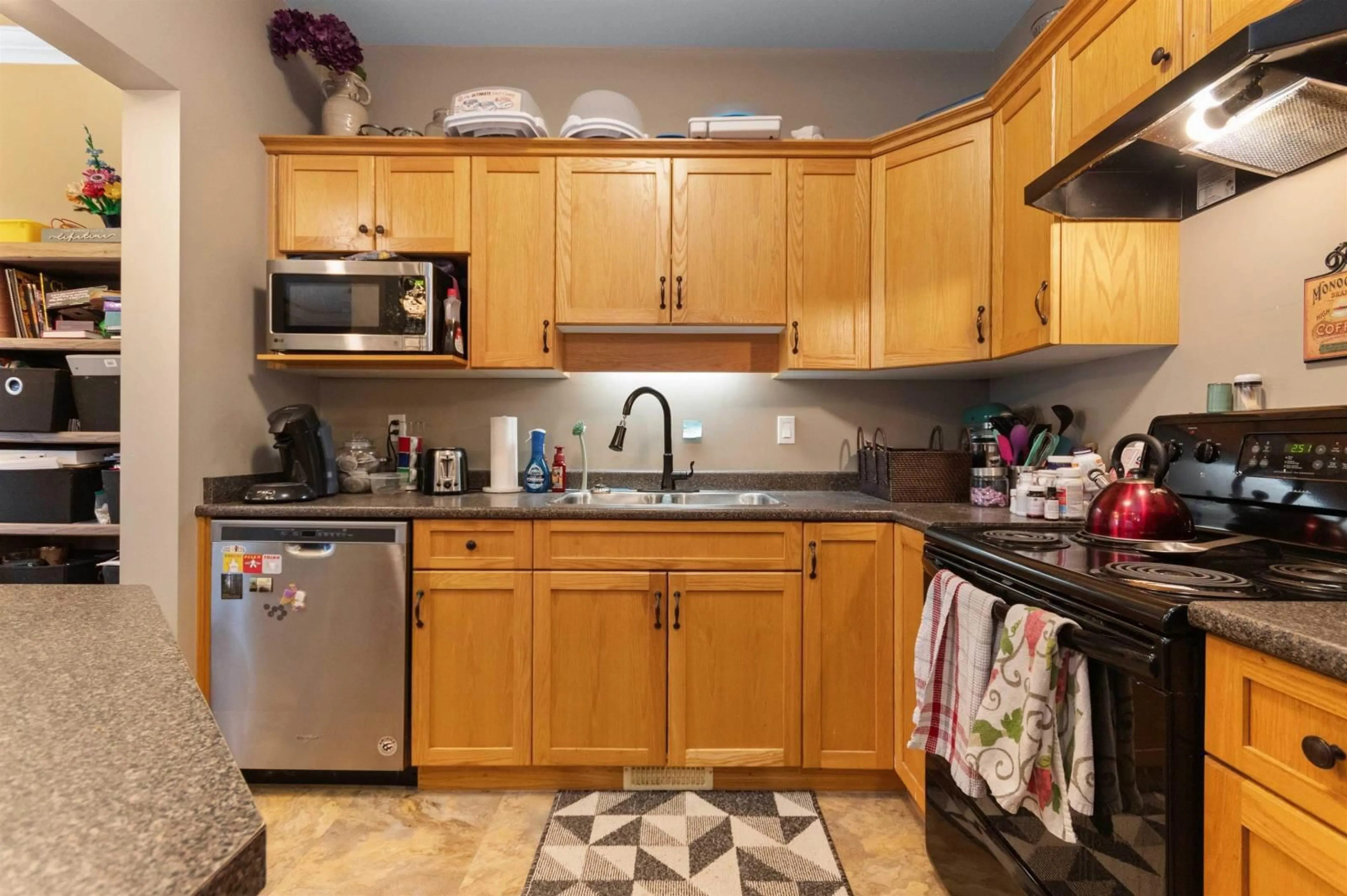 Standard kitchen, unknown for 159 46360 VALLEYVIEW ROAD|Promontory, Chilliwack British Columbia V2R5L7