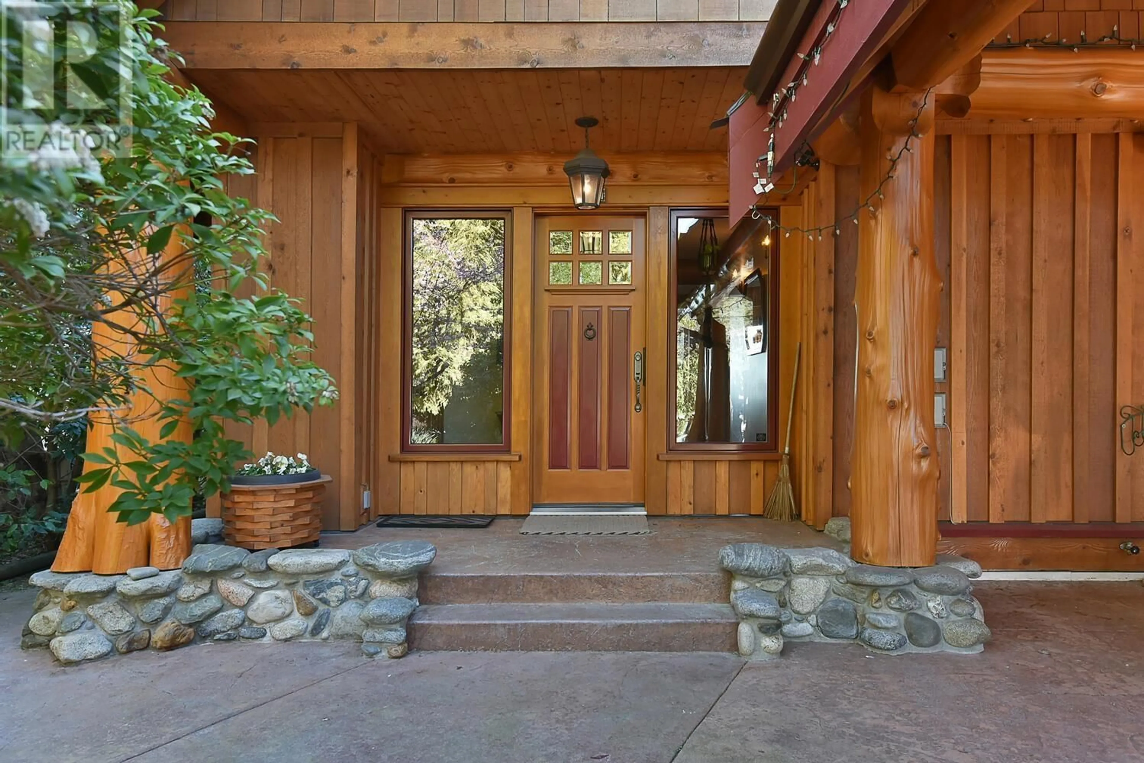 Indoor entryway for 667 FRANKLIN ROAD, Gibsons British Columbia V0N1V8