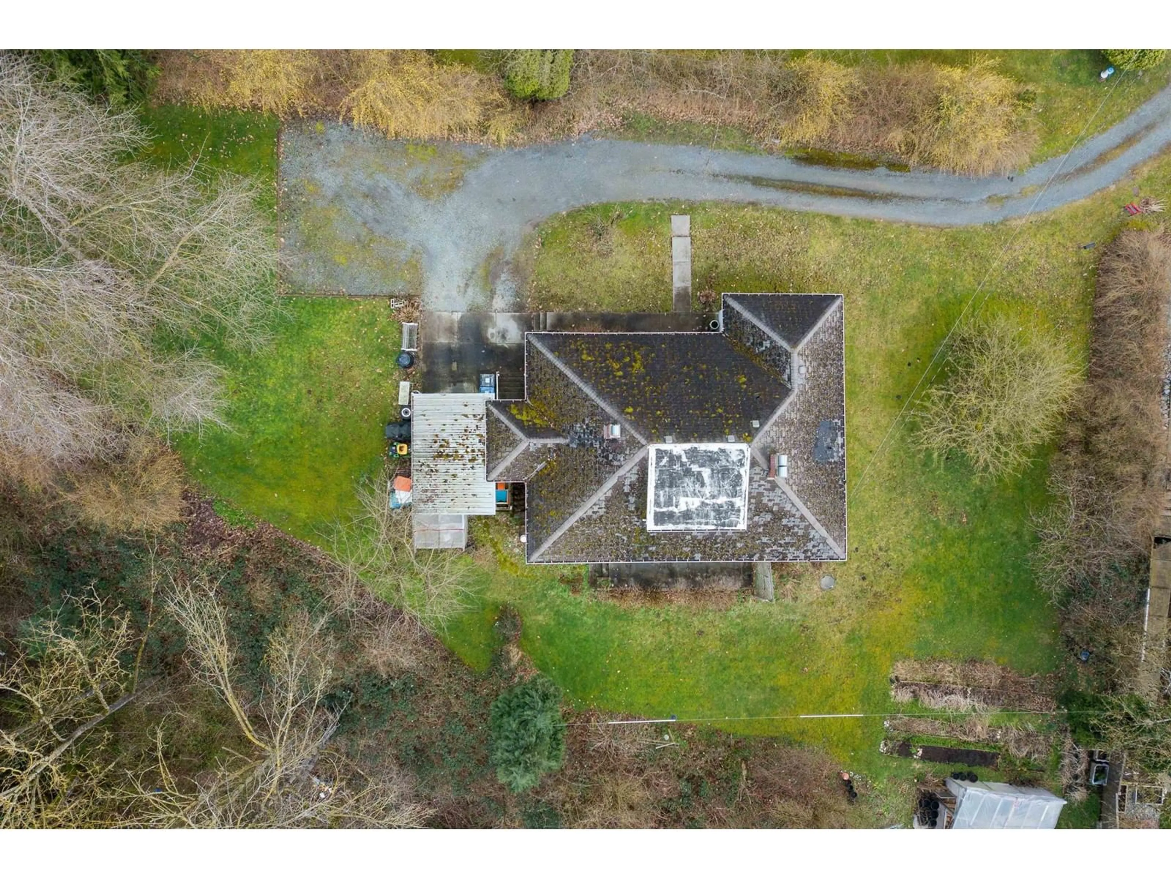 A pic from outside/outdoor area/front of a property/back of a property/a pic from drone, building for 34150 GLENWILL, Abbotsford British Columbia V2S1X6