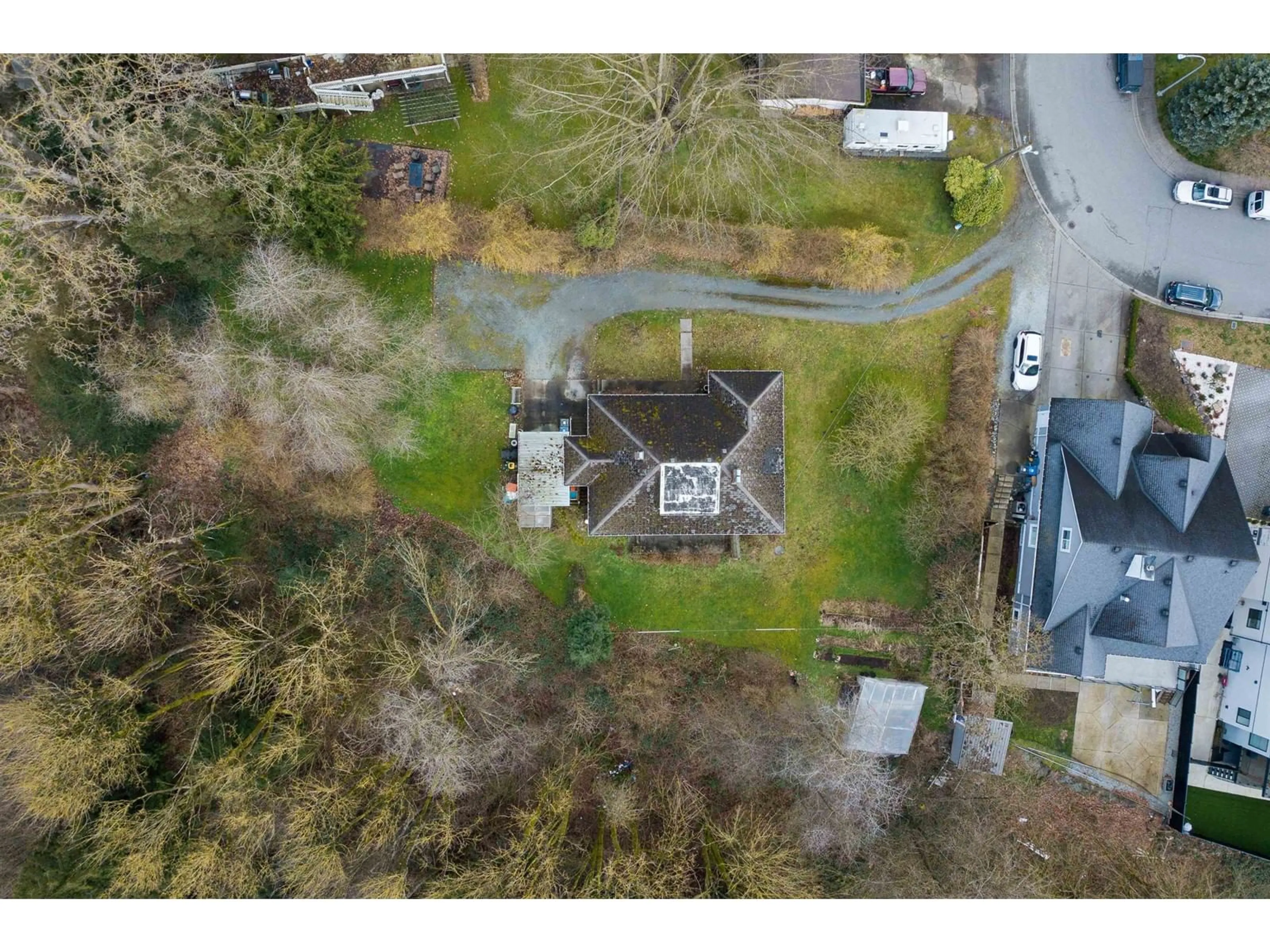 A pic from outside/outdoor area/front of a property/back of a property/a pic from drone, street for 34150 GLENWILL, Abbotsford British Columbia V2S1X6