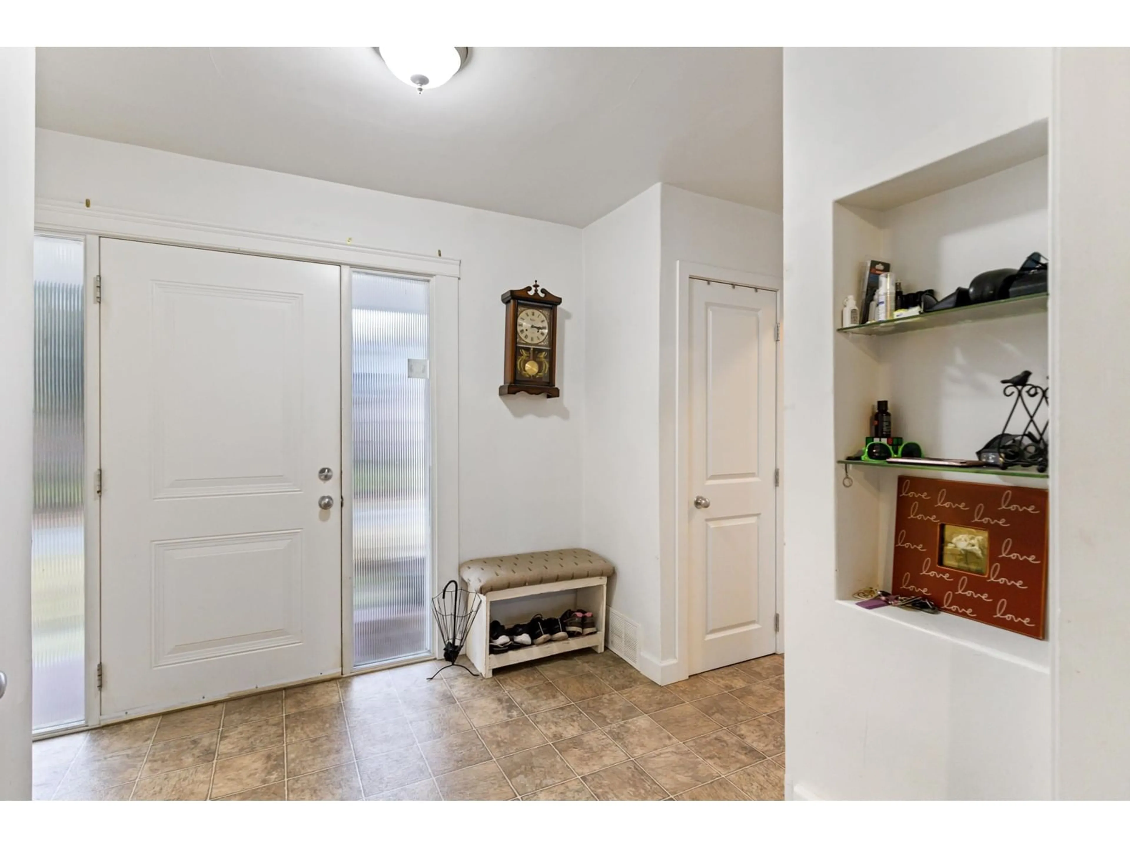 Indoor entryway for 34150 GLENWILL AVENUE, Abbotsford British Columbia V2S1X6