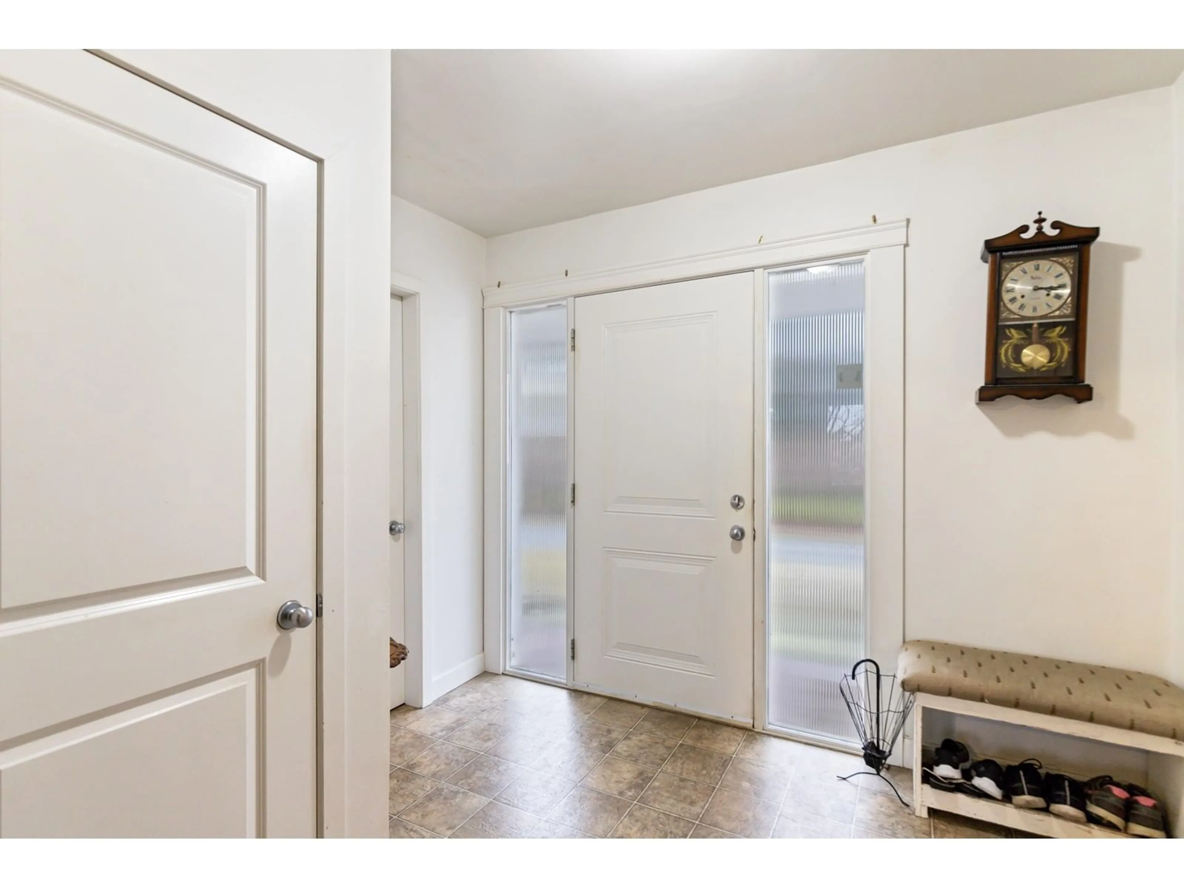 Indoor entryway for 34150 GLENWILL AVENUE, Abbotsford British Columbia V2S1X6