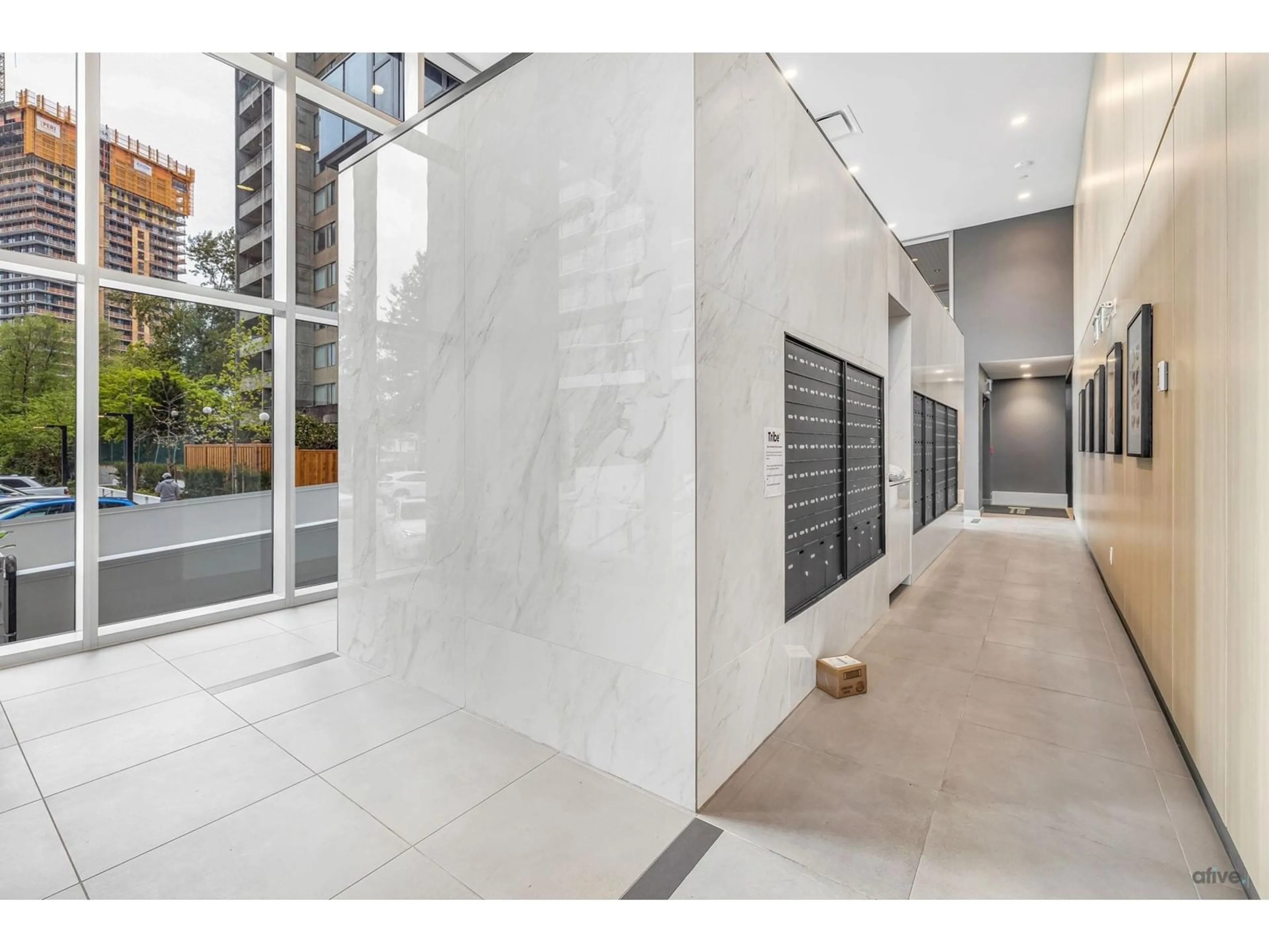 Indoor foyer for 2904 10448 UNIVERSITY DRIVE, Surrey British Columbia V3T0S7