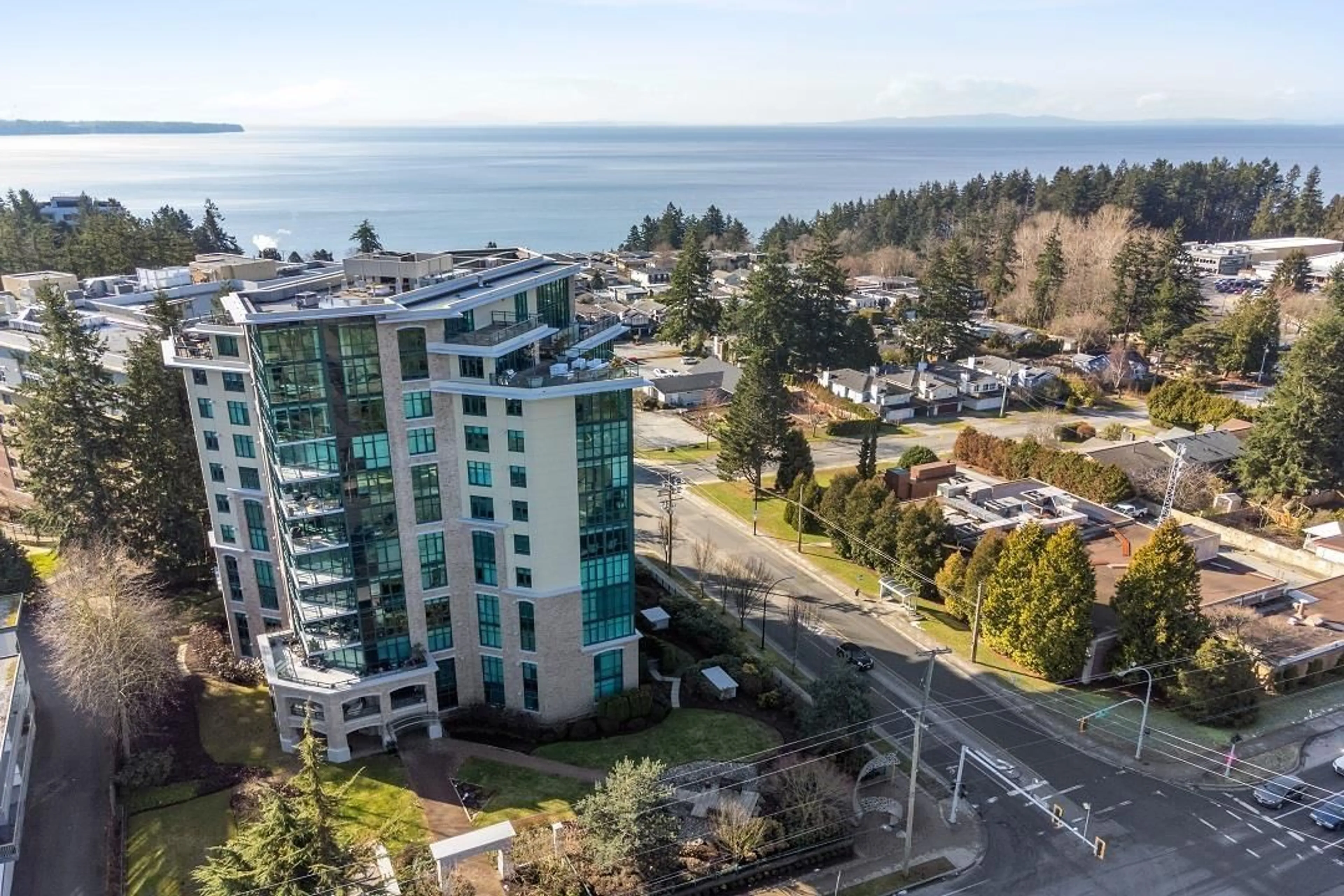 A pic from outside/outdoor area/front of a property/back of a property/a pic from drone, water/lake/river/ocean view for 903 14824 NORTH BLUFF ROAD, White Rock British Columbia V4B3E2