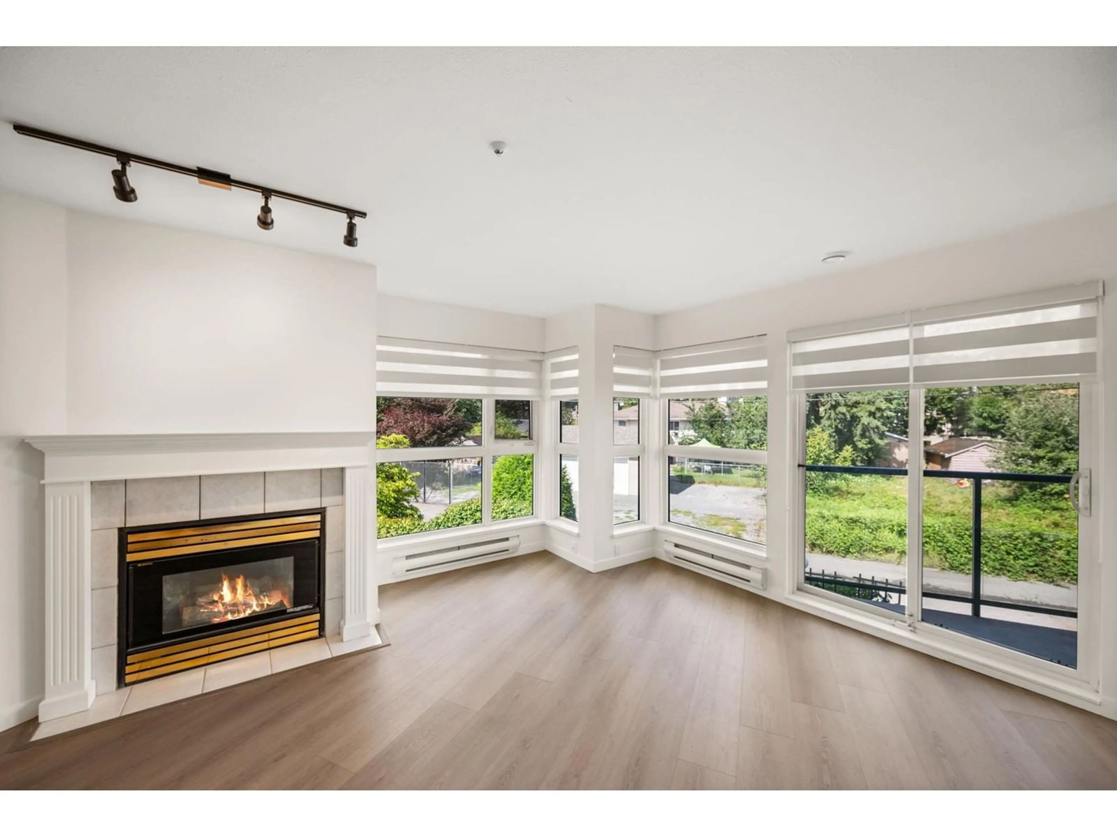 Unknown for 203 - 20277 53RD, Langley British Columbia V3A3V2