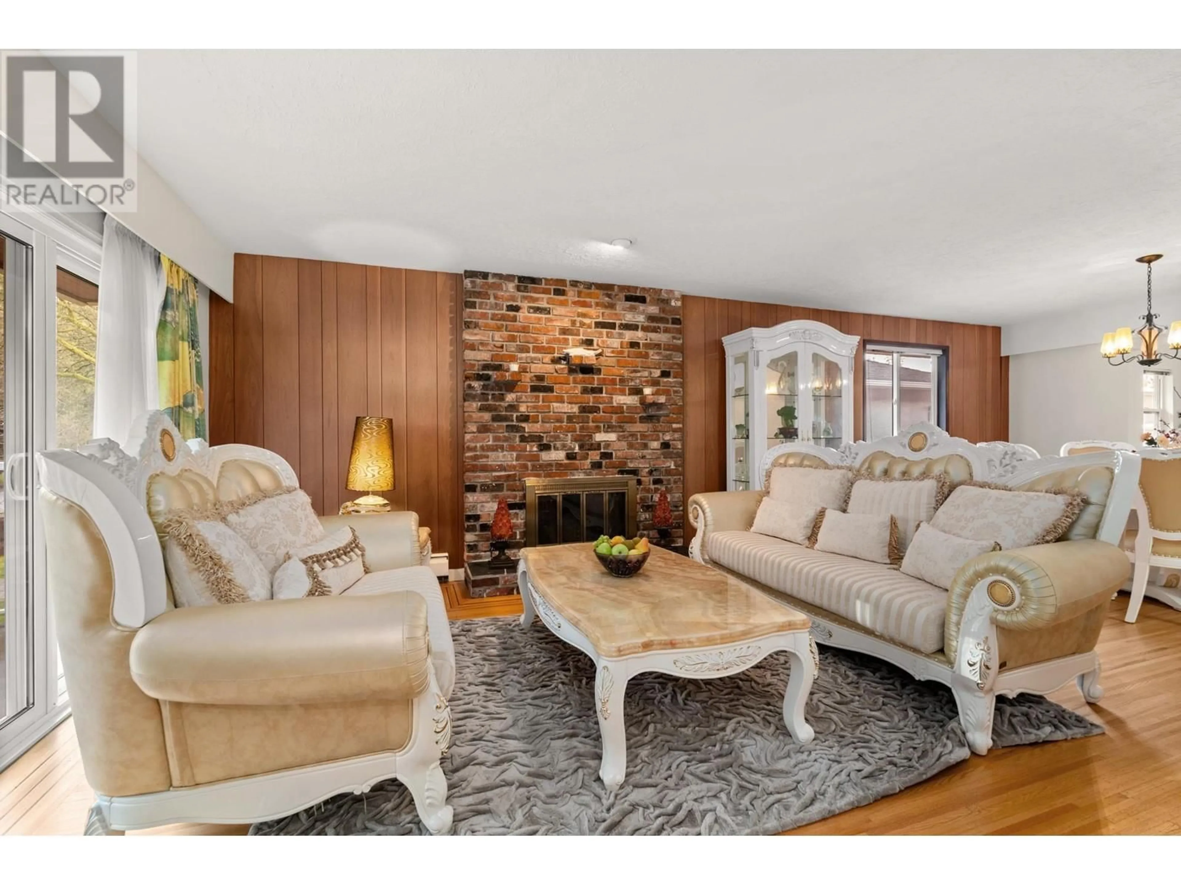 Living room with furniture, wood/laminate floor for 4651 W 16TH AVENUE, Vancouver British Columbia V6R3E9