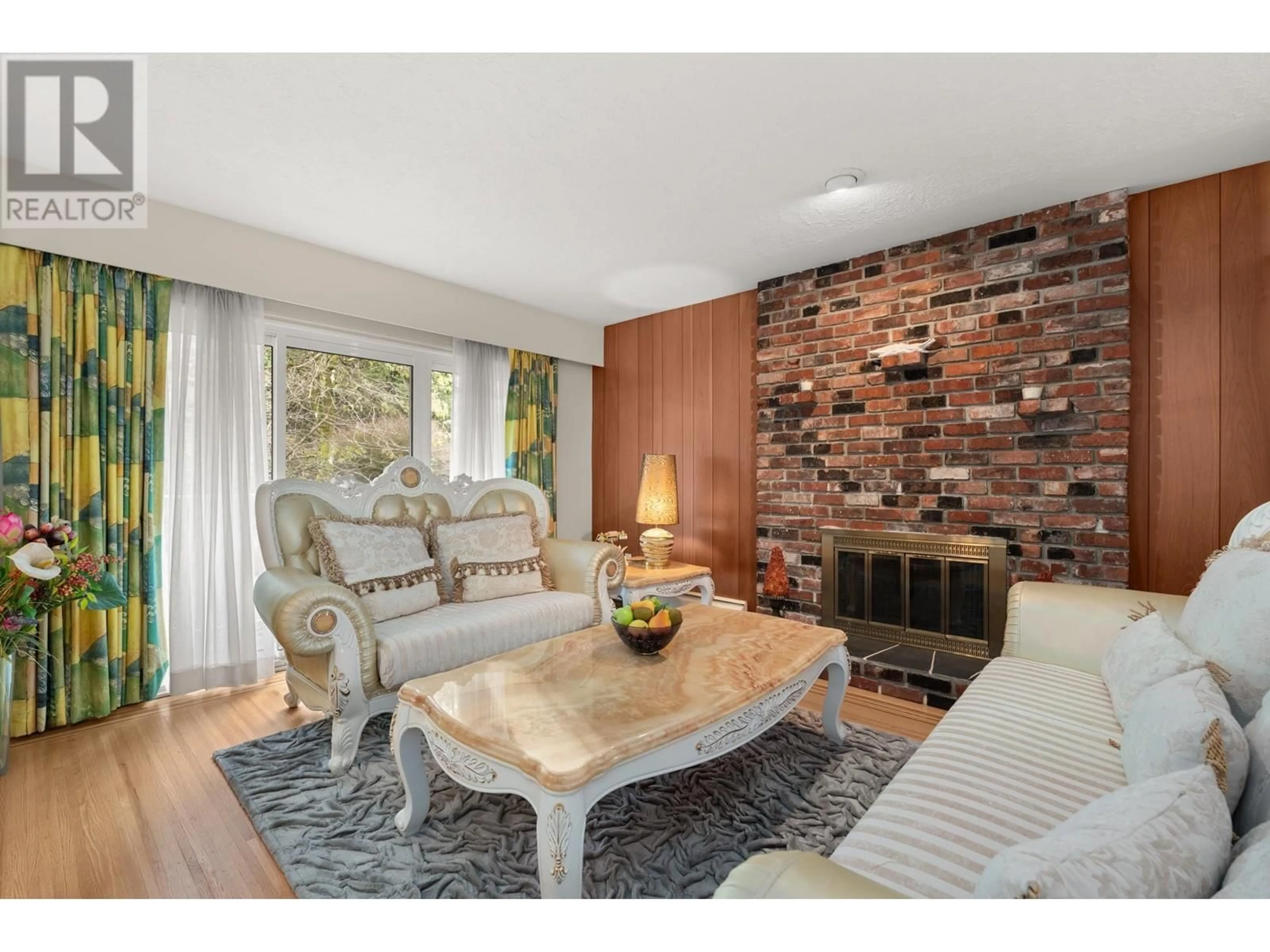 Living room with furniture, wood/laminate floor for 4651 W 16TH AVENUE, Vancouver British Columbia V6R3E9