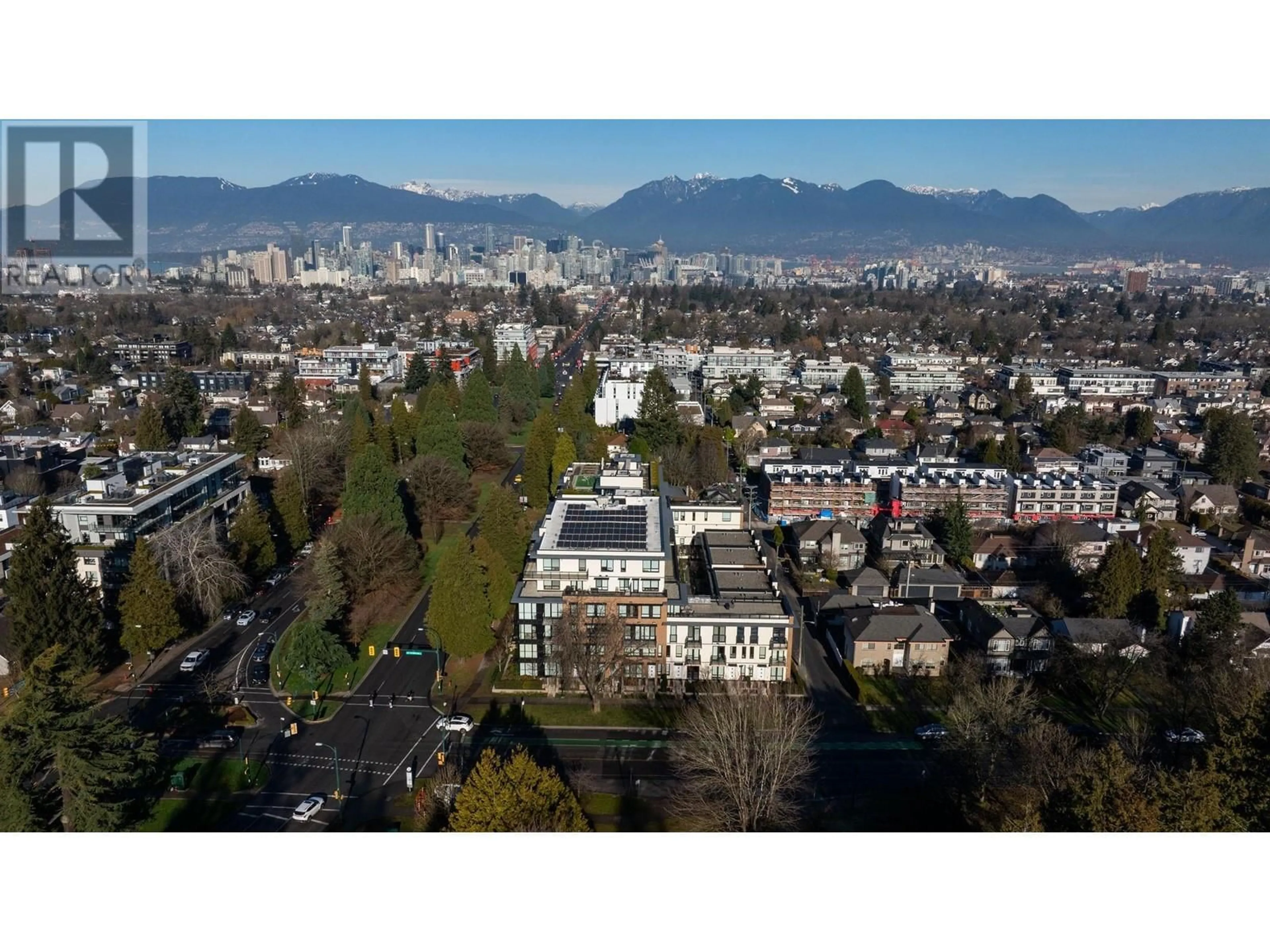 A pic from outside/outdoor area/front of a property/back of a property/a pic from drone, mountain view for 495 W 29TH AVENUE, Vancouver British Columbia V5Y0M2