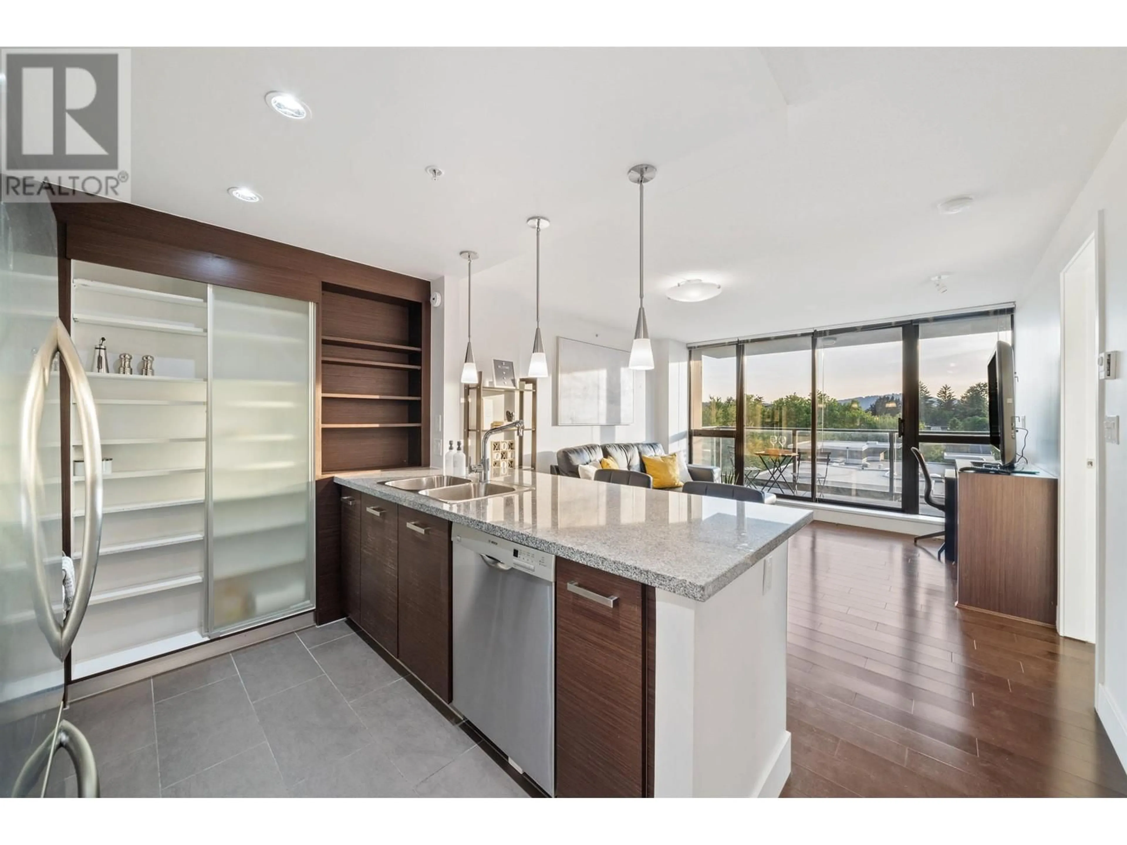 Open concept kitchen, unknown for 706 2959 GLEN DRIVE, Coquitlam British Columbia V3B0B8