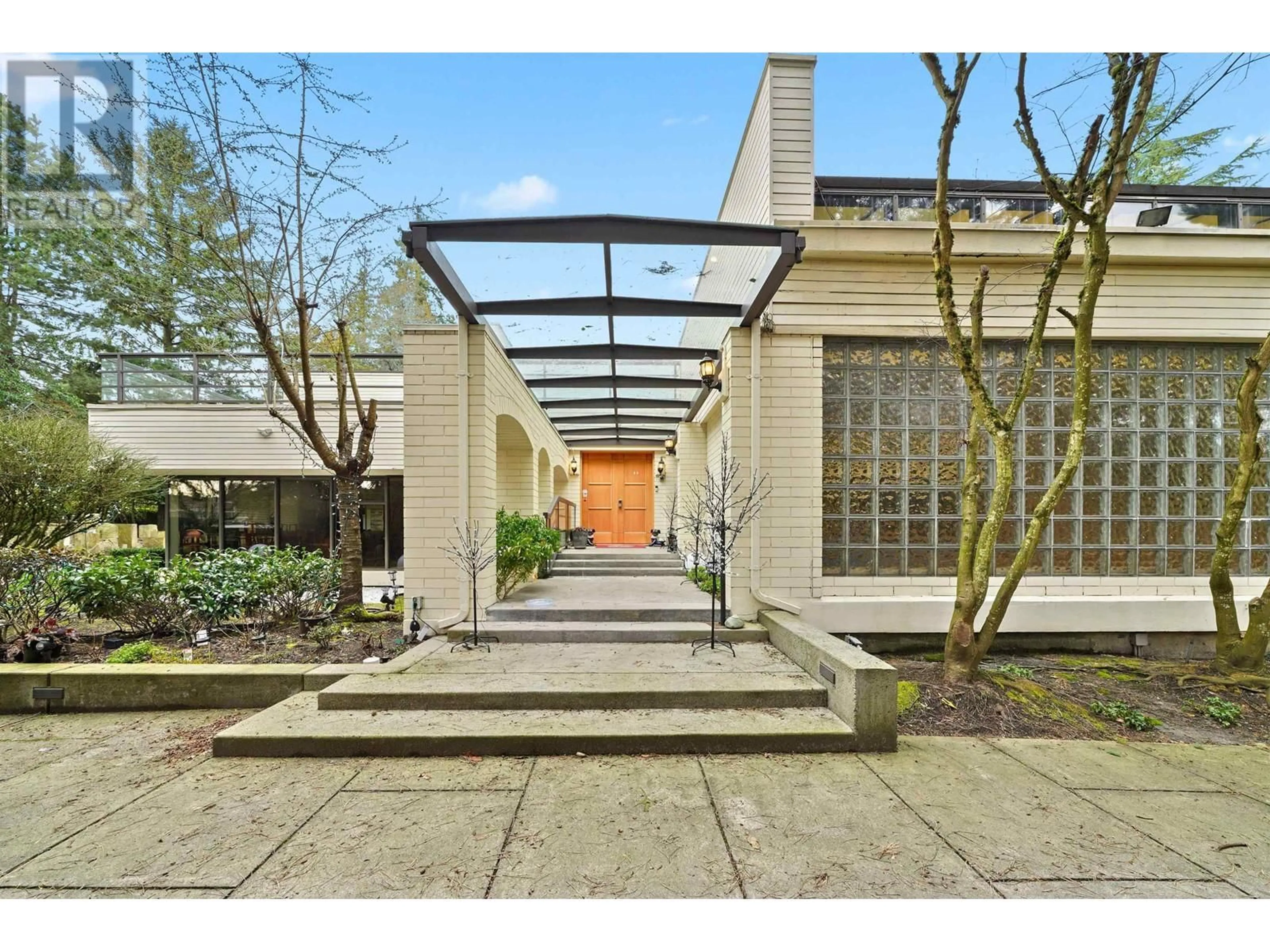 Indoor foyer for 7188 HUDSON STREET, Vancouver British Columbia V6P4K8