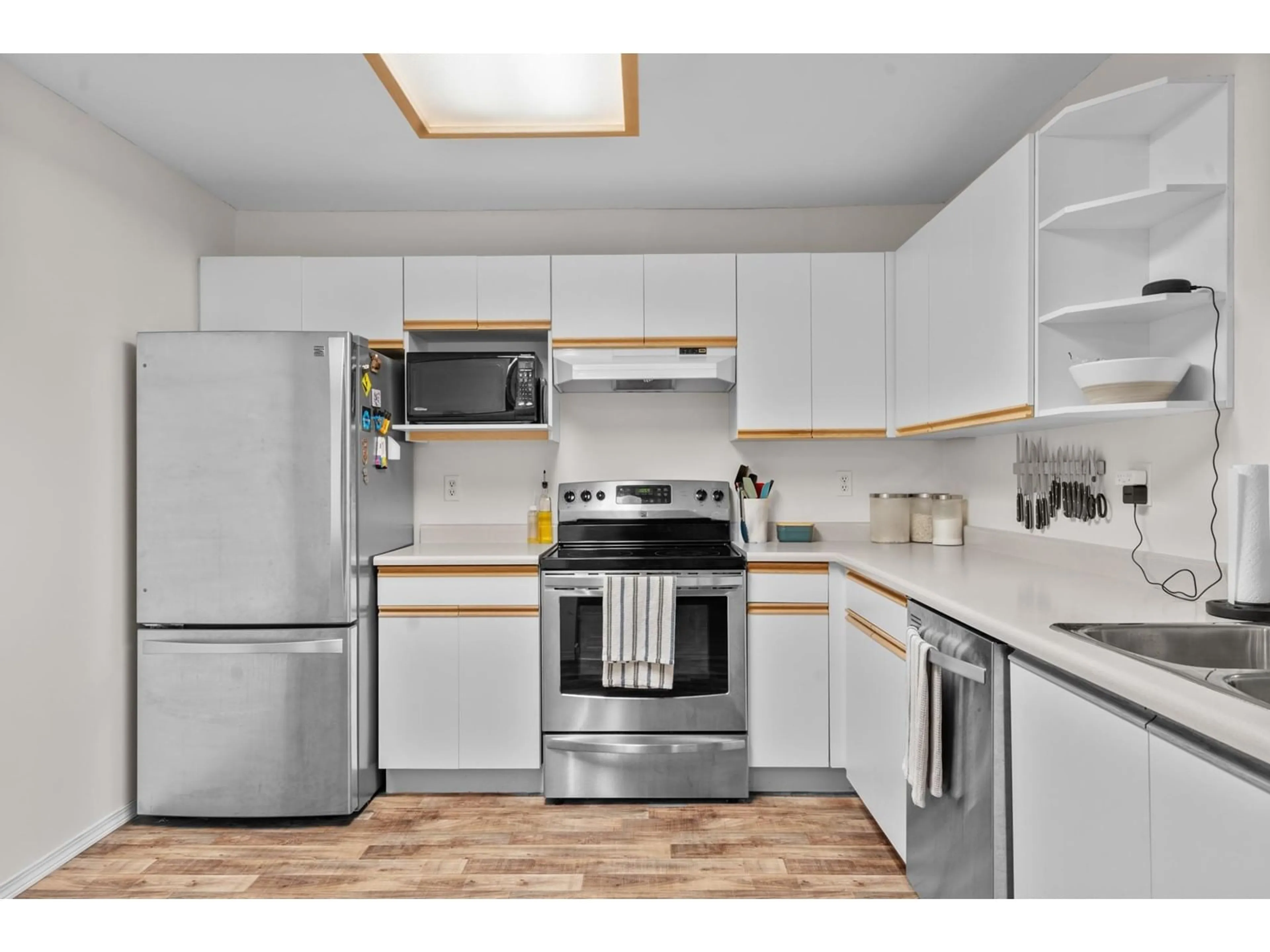 Standard kitchen, unknown for 208 20881 56 AVENUE, Langley British Columbia V3A3Z3