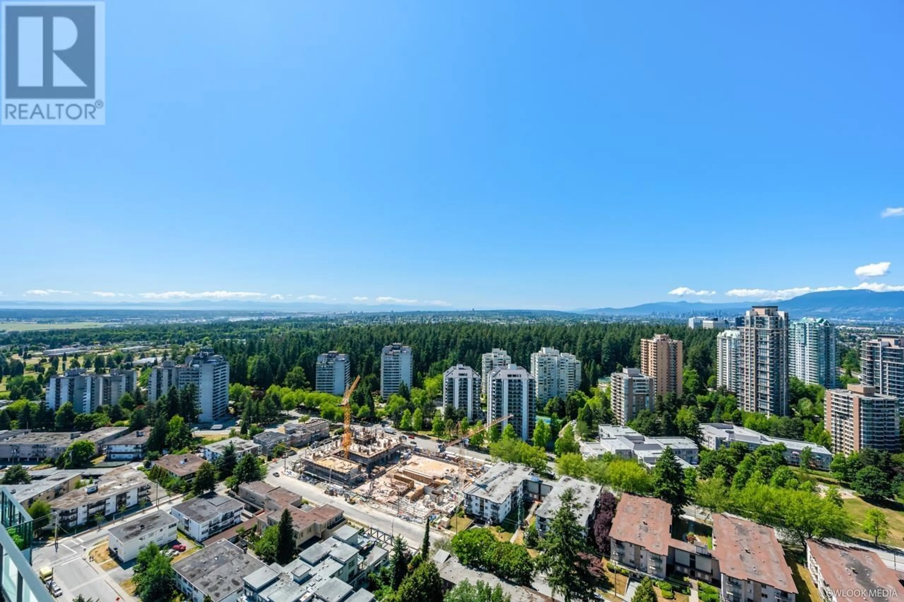 A pic from outside/outdoor area/front of a property/back of a property/a pic from drone, city buildings view from balcony for 3204 6463 SILVER AVENUE, Burnaby British Columbia V5H0K4