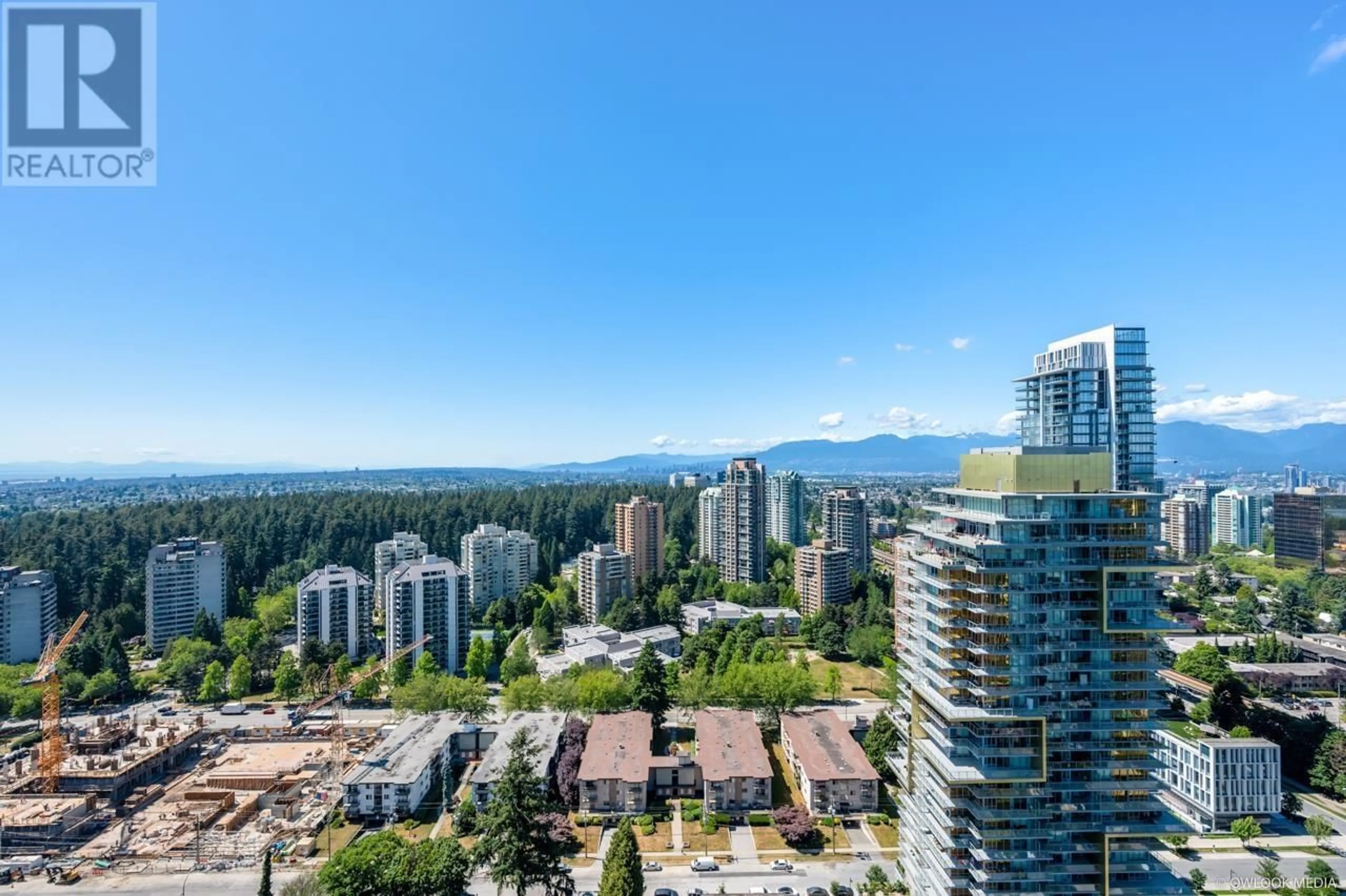 A pic from outside/outdoor area/front of a property/back of a property/a pic from drone, city buildings view from balcony for 3204 6463 SILVER AVENUE, Burnaby British Columbia V5H0K4