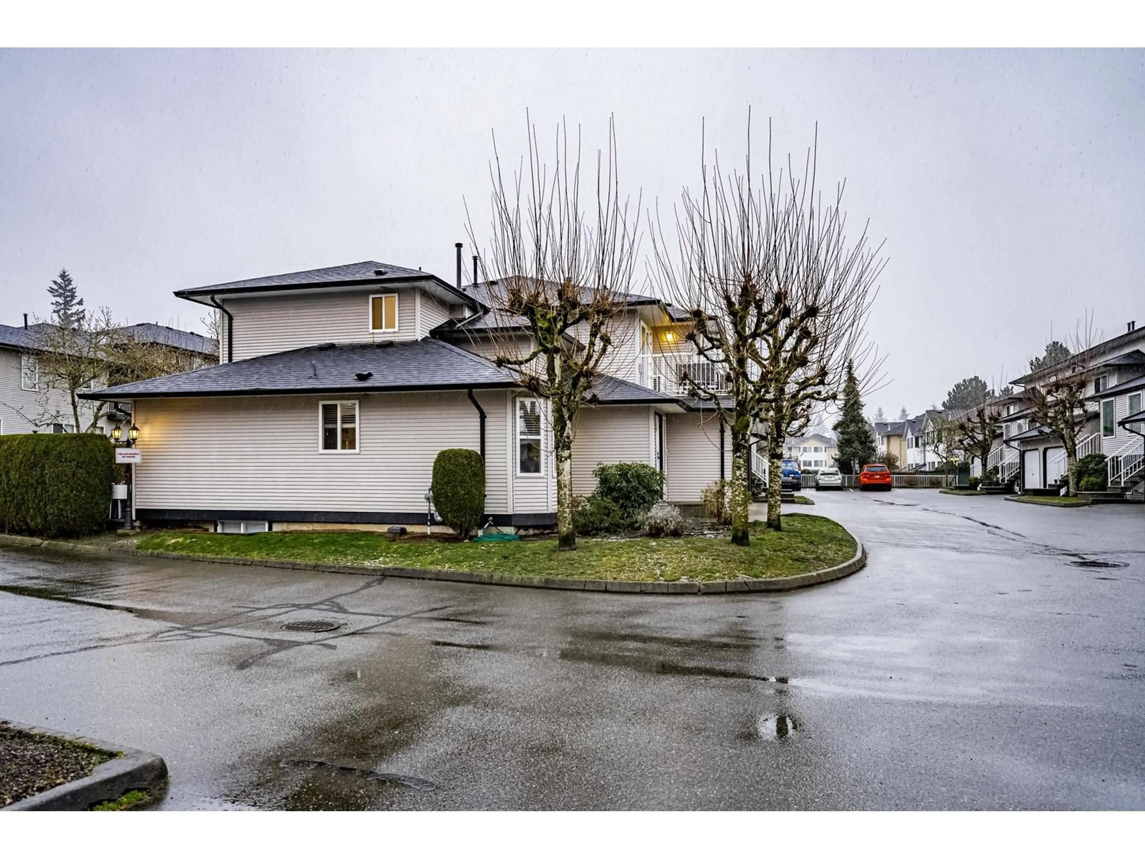 A pic from outside/outdoor area/front of a property/back of a property/a pic from drone, street for 71 34332 MACLURE ROAD, Abbotsford British Columbia V2S7S8