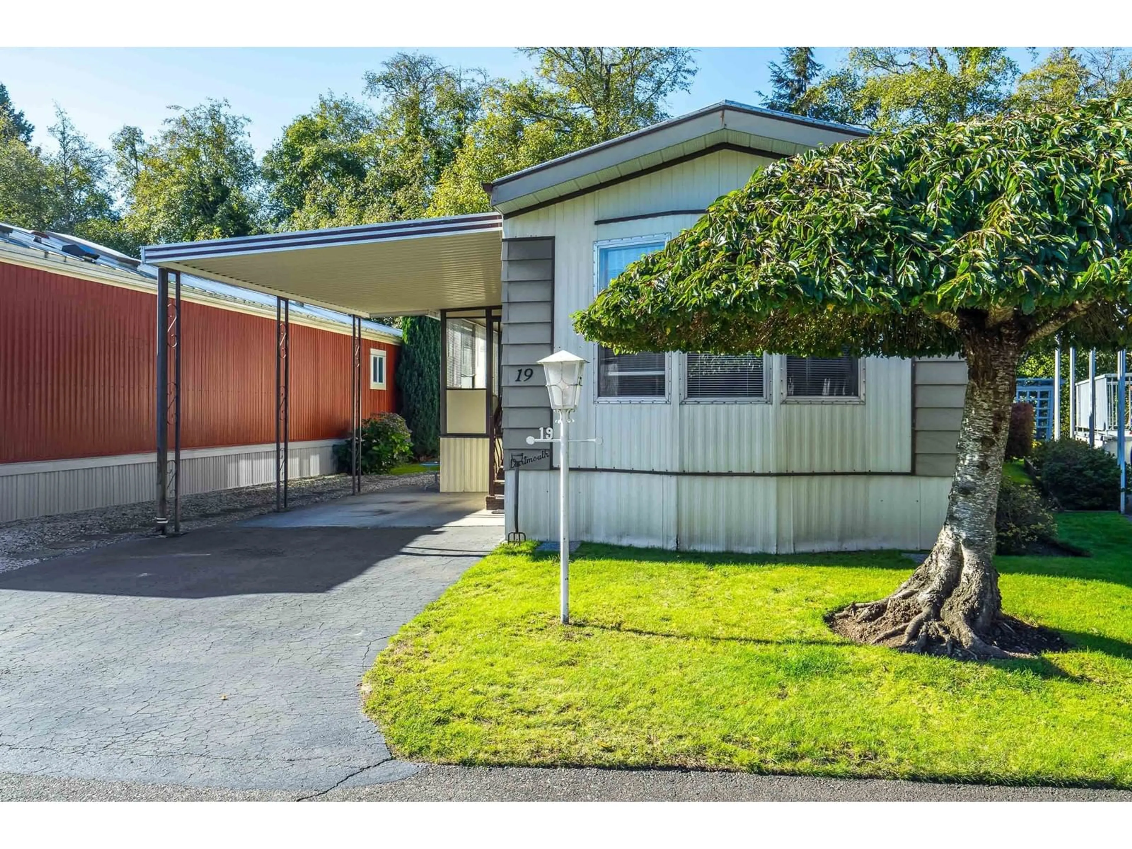 Home with vinyl exterior material, street for 19 2315 198 STREET, Langley British Columbia V2Z1Z1