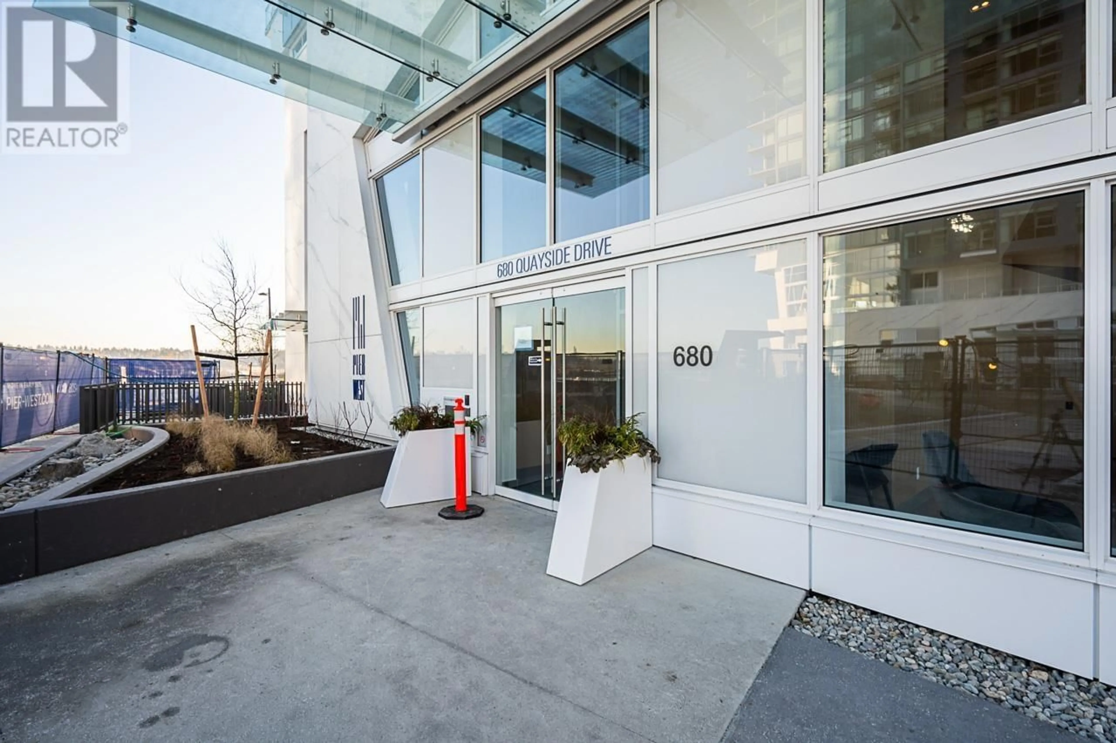 Indoor foyer for 1708 680 QUAYSIDE DRIVE, New Westminster British Columbia V3M0P2