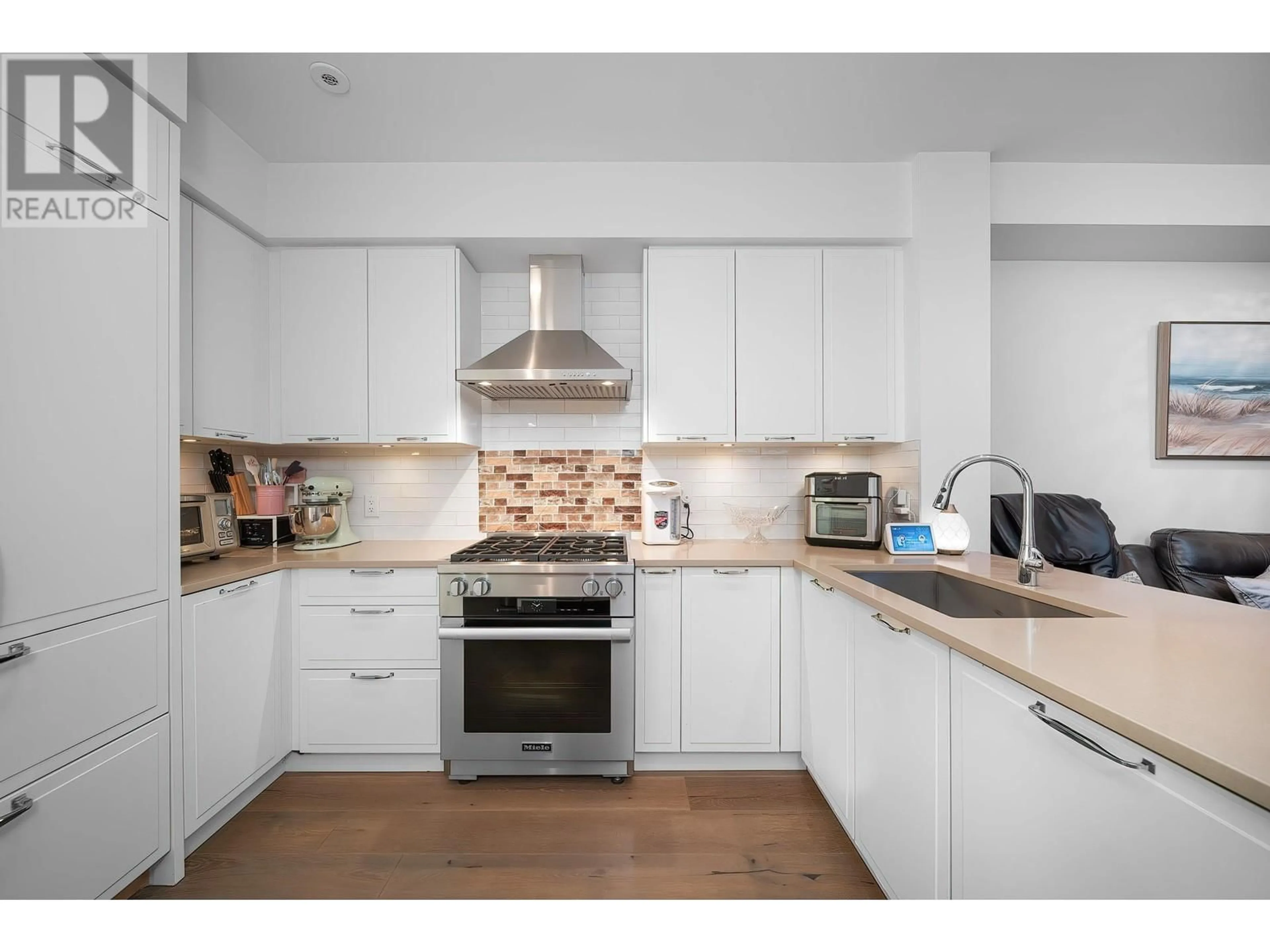 Standard kitchen, unknown for 8107 SHAUGHNESSY STREET, Vancouver British Columbia V6P3X9